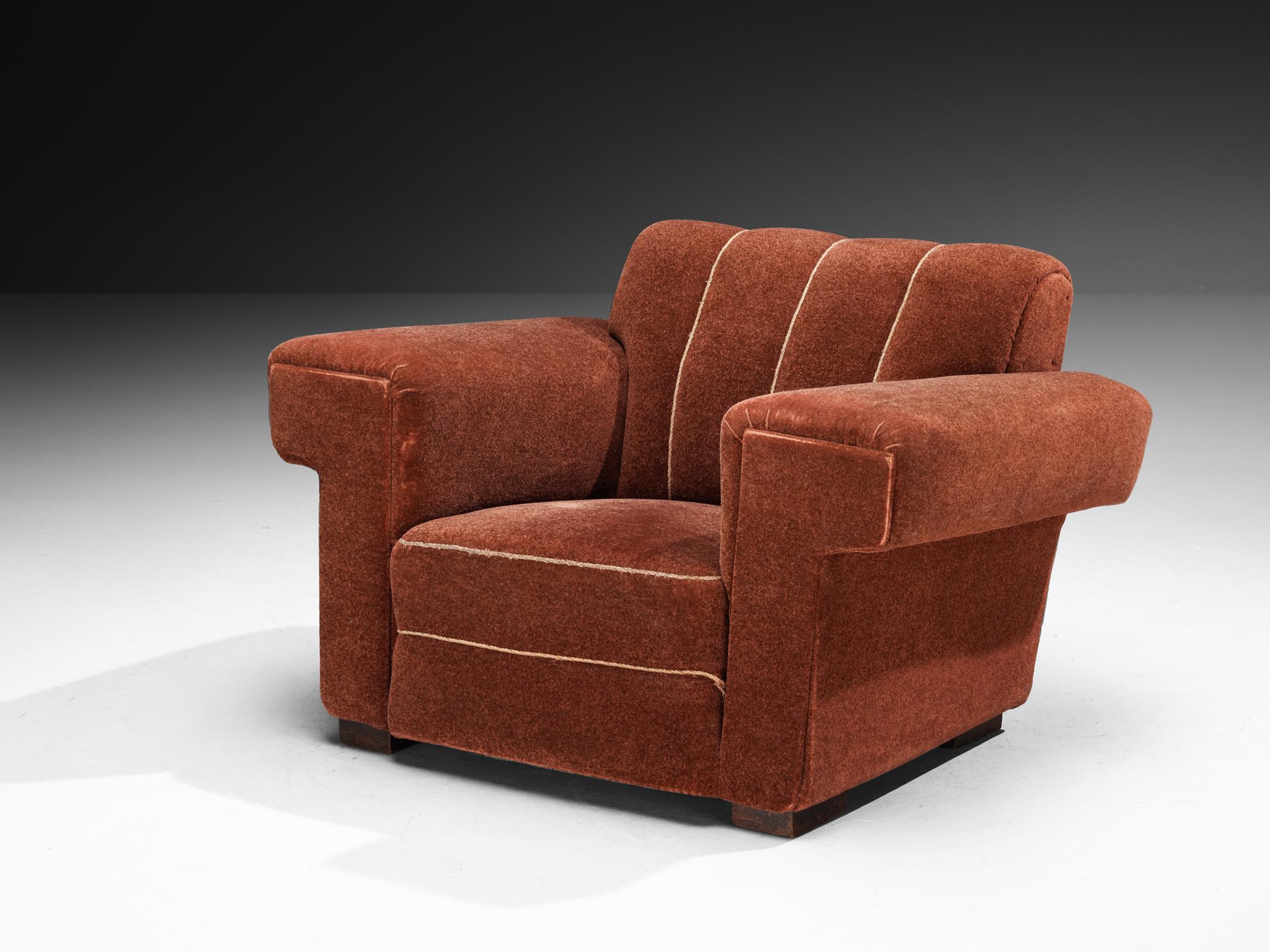 Loungesessel, Buche, Stoff, Europa, 1950er Jahre

Dieser großzügige Loungesessel, der in den 1950er Jahren in Europa hergestellt wurde, ist ein eindrucksvolles Beispiel für den Komfort und das Design der Mitte des Jahrhunderts. Die massiven