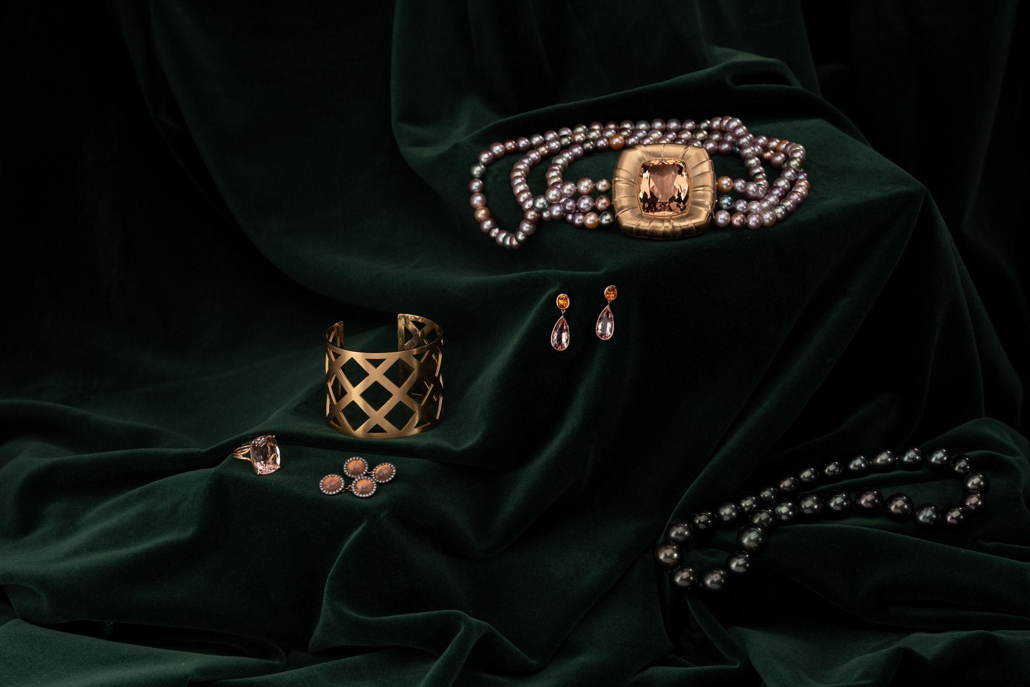 Halskette mit üppigen natürlichen Tahiti-Perlen im Angebot 3