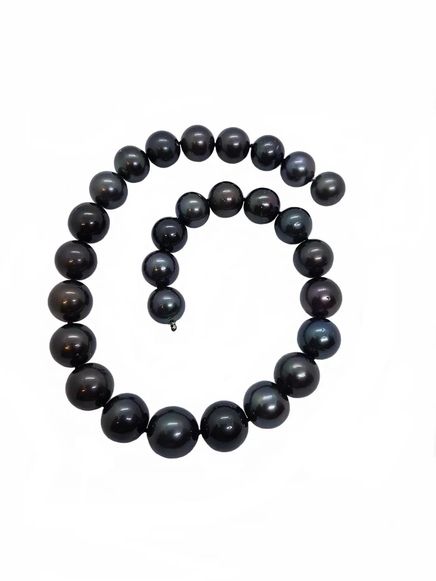 Women's Voluptuous Natural Tahiti Pearl Necklace For Sale