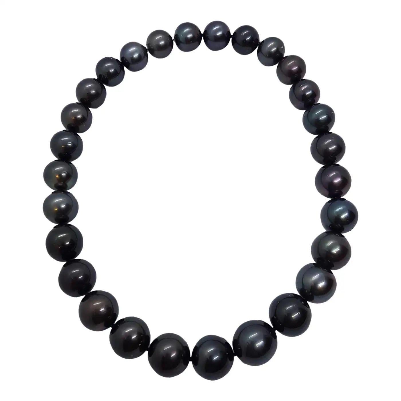 Voluptuous Natural Tahiti Pearl Necklace For Sale 2
