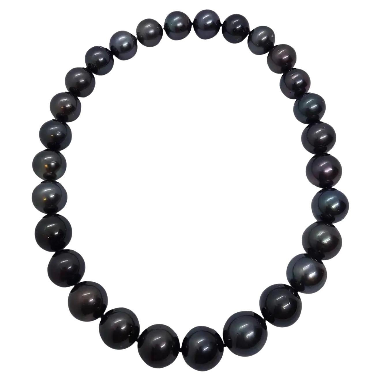 Modern Voluptuous Natural Tahiti Pearl Necklace For Sale