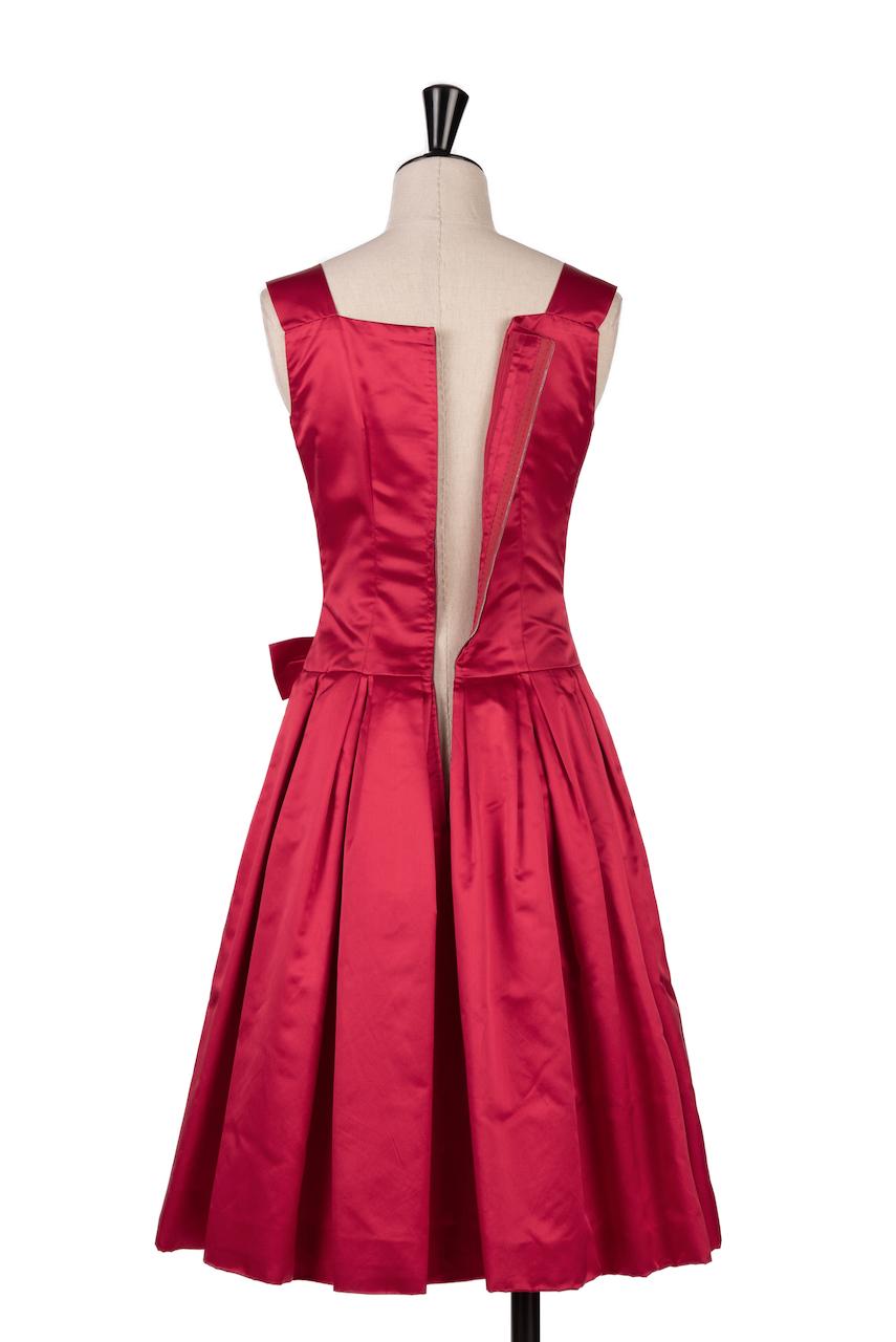 Von Fürstenberg Munich 1950s Bow Embellished Red Silk Couture Cocktail Dress For Sale 8