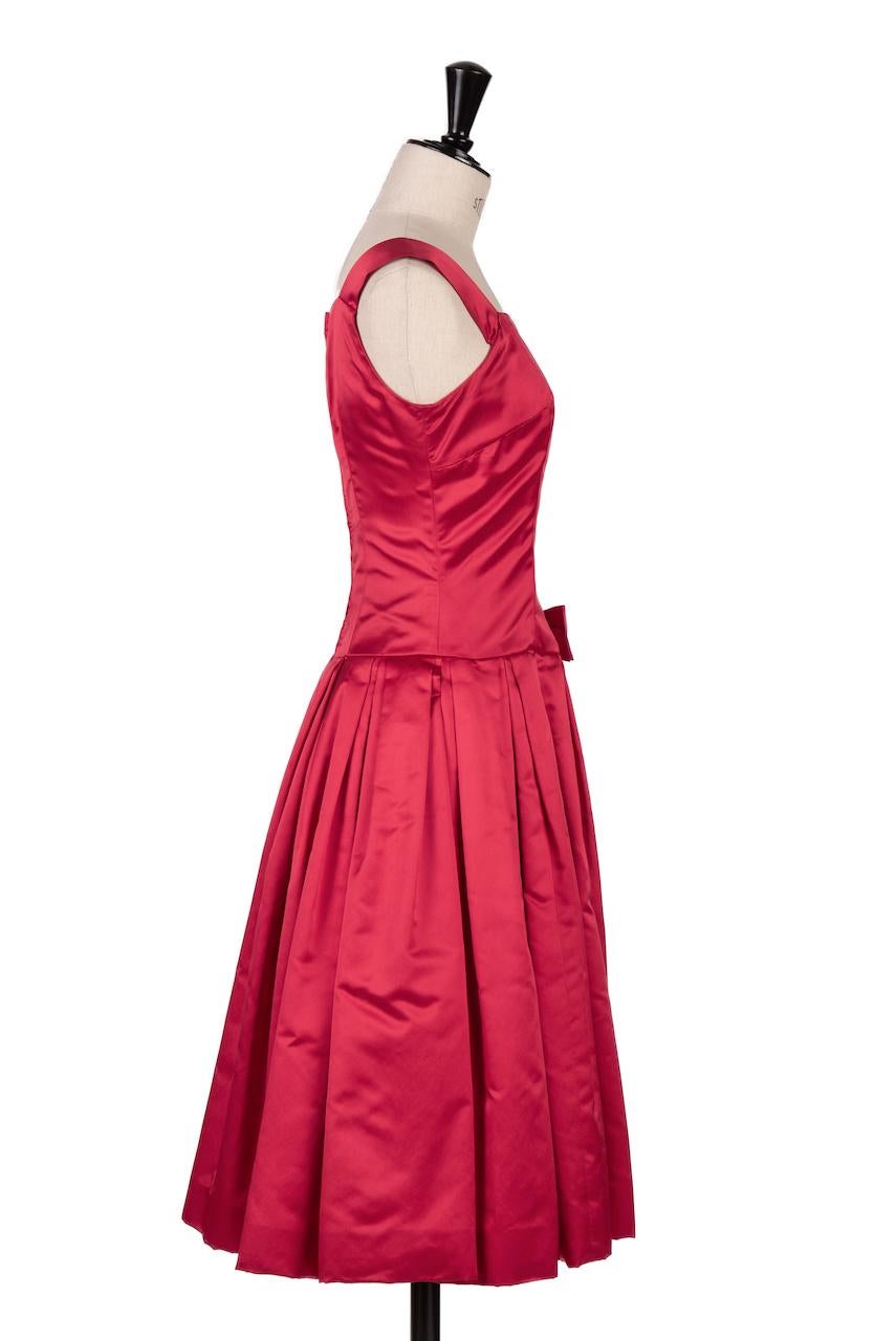 Von Fürstenberg Munich 1950s Bow Embellished Red Silk Couture Cocktail Dress For Sale 2