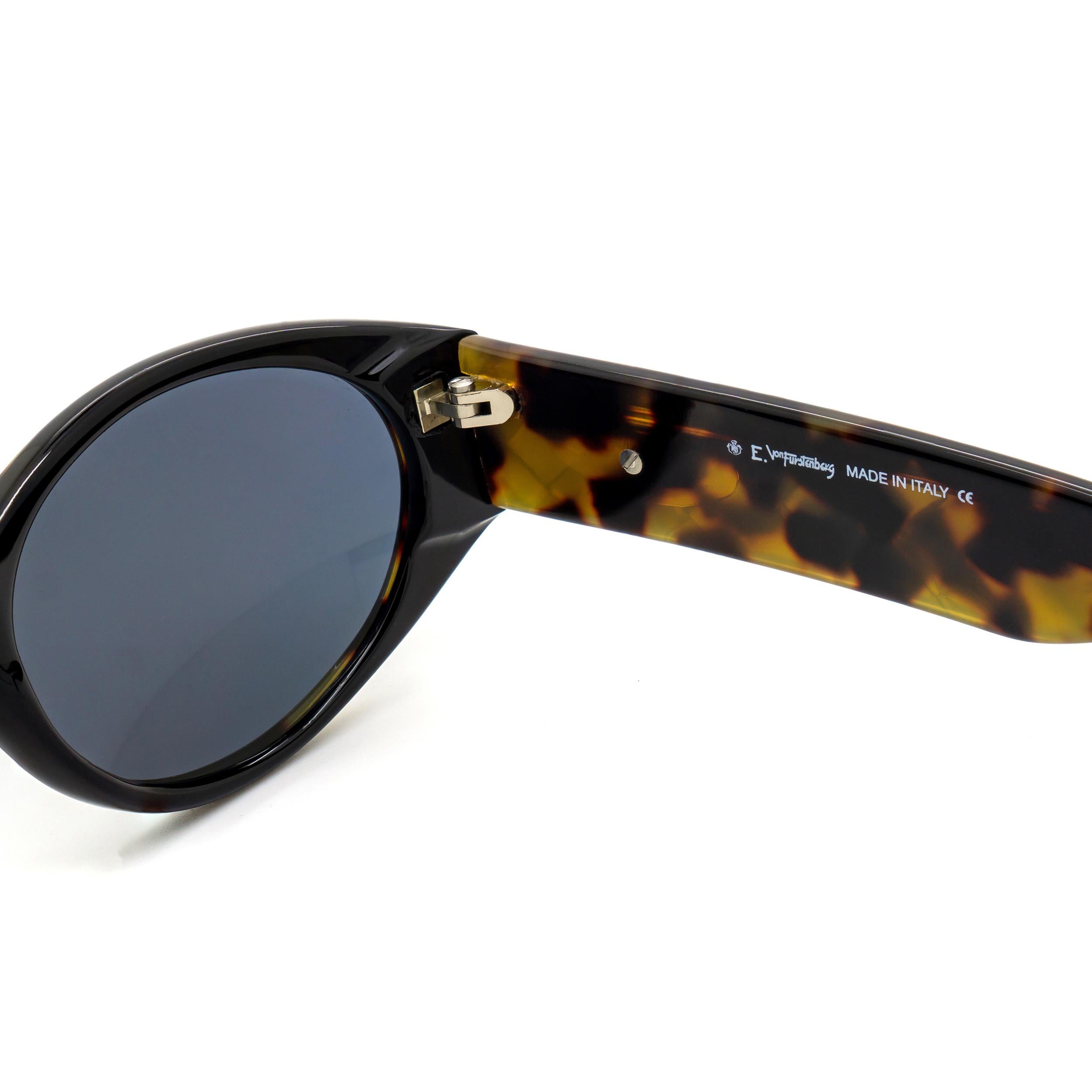 Noir Lunettes de soleil vintage Von Furstenberg en vente