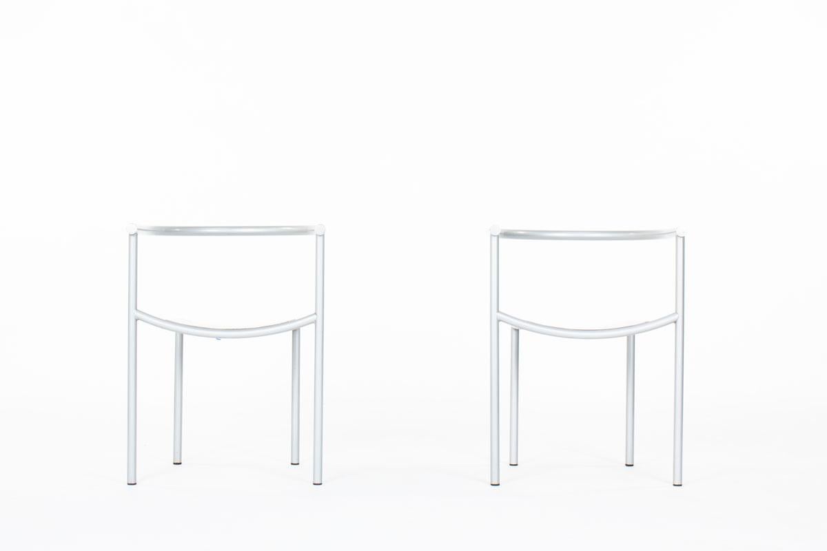 Designed by Philippe Starck in 1985 for the Italian brand Driade, this exceptional pair of “Von Vogelsang” chairs is a standout example of postmodern design from the 1980s. With their bold yet minimal character, they reflect the innovative spirit of