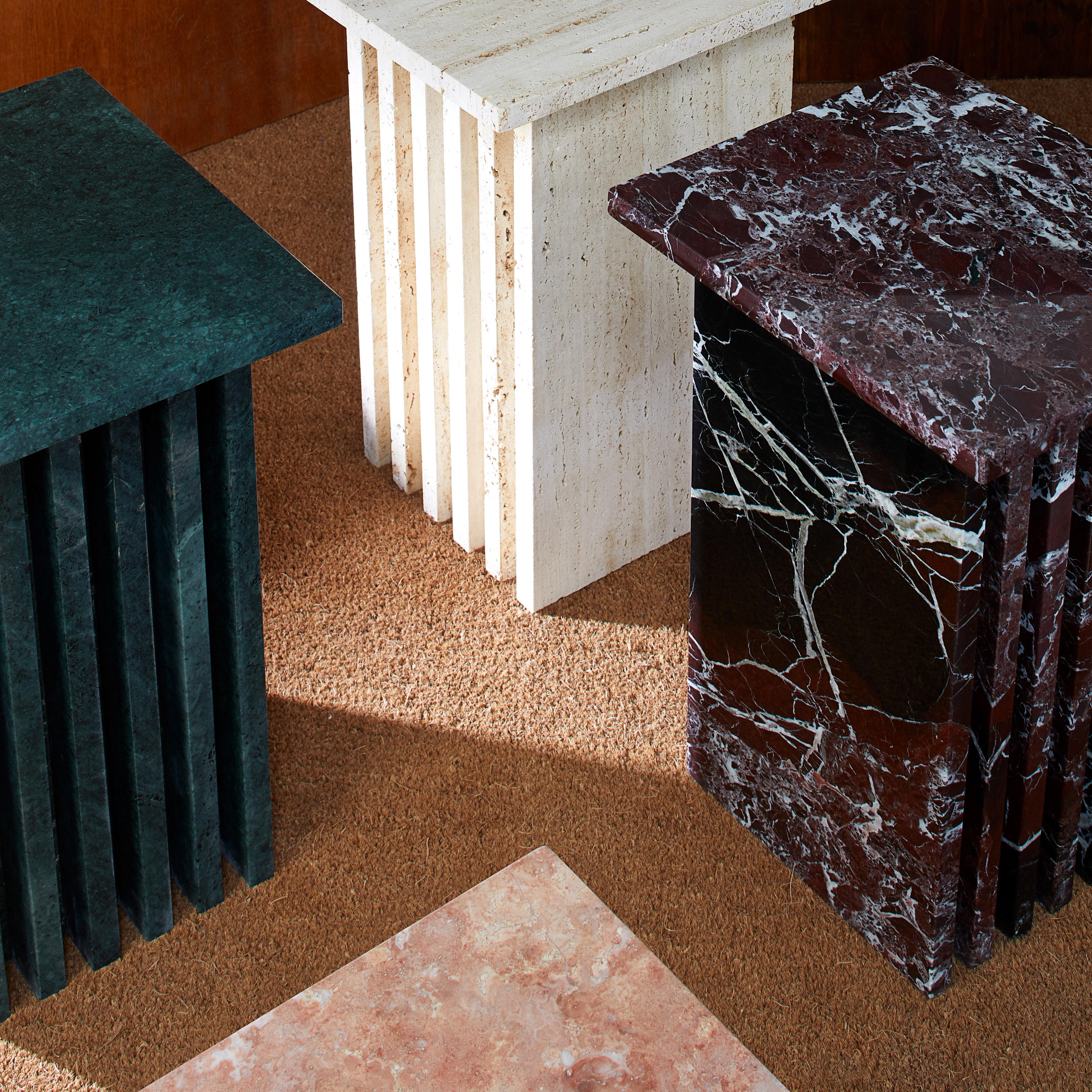 Poli Table d'appoint Vondel fabriquée à la main en marbre poli Rosso Levanto en vente
