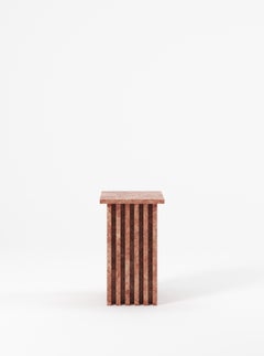 Tavolino Vondel realizzato a mano in travertino rosso levigato
