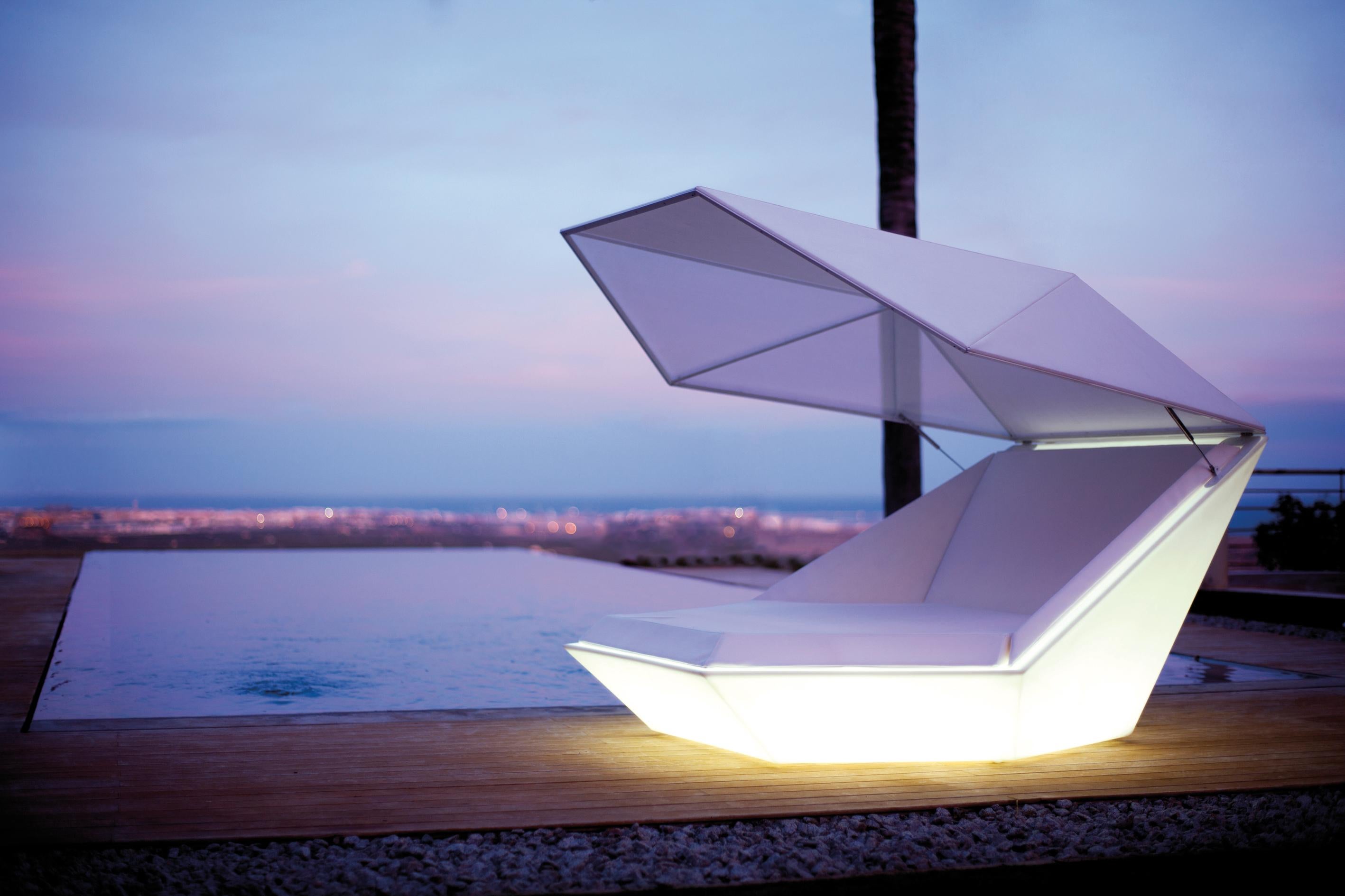 Modern Vondom Faz Daybed with Hinged Canopy/360º Swivels Design by Ramon Esteve For Sale