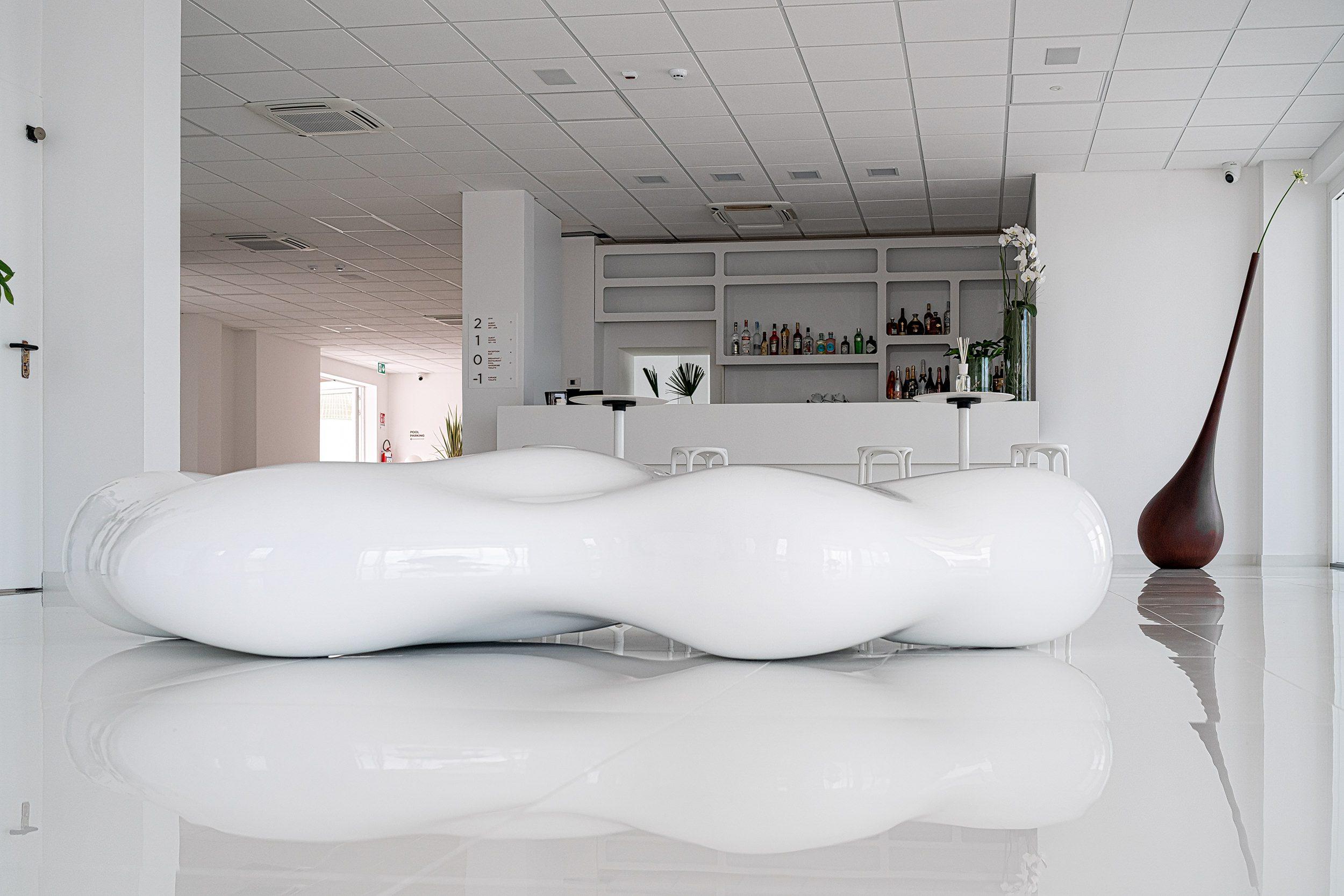 Vondom LAVA Bench – Designed by Karim Rashid - Lacquered In New Condition For Sale In Alcamo, IT