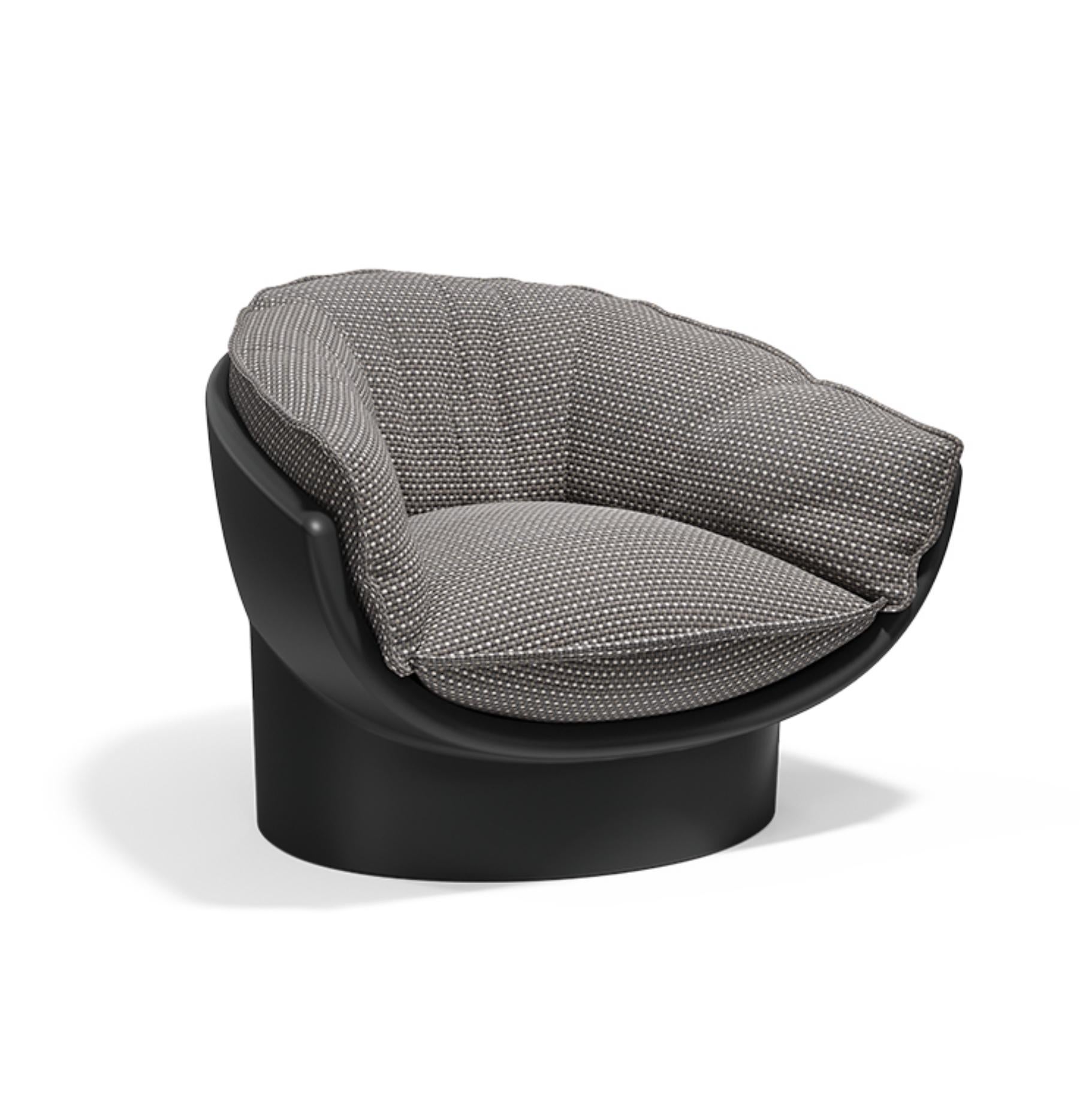 Produit : Fauteuil
Modèle/Marque : Fauteuil Vondom LUNA
Concepteur : Ramón Esteve
Type de produit : Fauteuil d'extérieur et d'intérieur

Description :
Le fauteuil Luna, conçu par Ramón Esteve pour Vondom, apporte la même élégance et la même