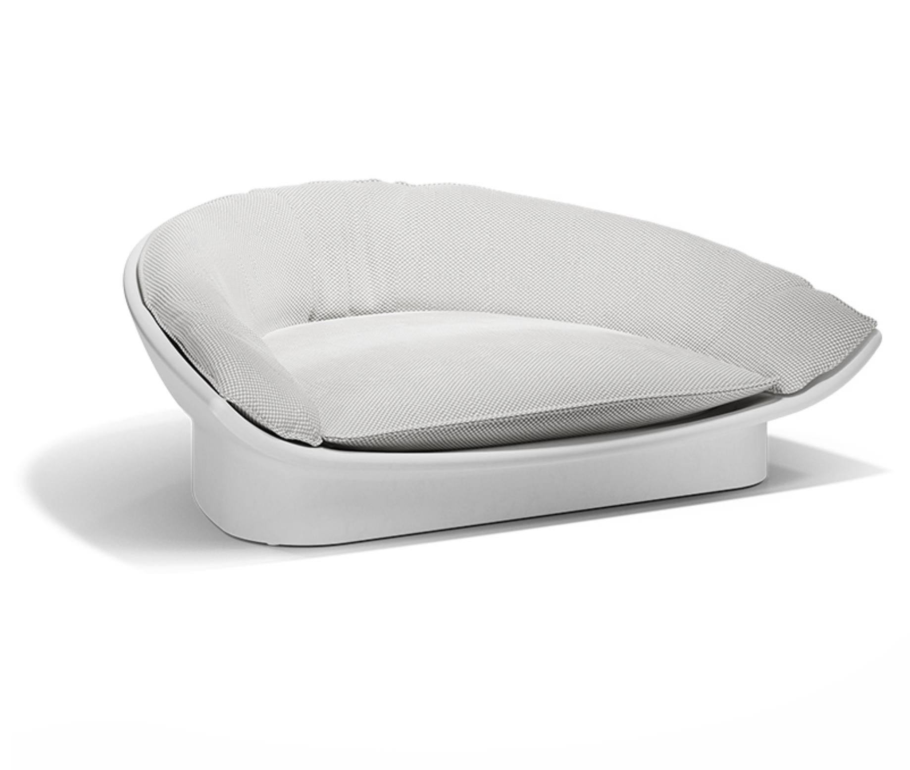 Spanish Vondom LUNA Daybed – Designed by Ramón Esteve – Matt For Sale
