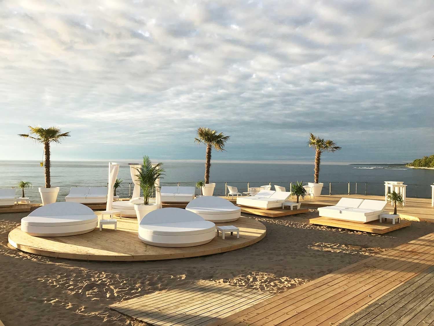 Espagnol Candélabre rond d'extérieur Vela de Ramon Esteve pour Vondom en vente