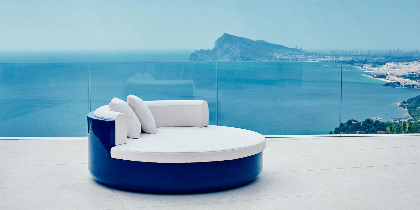 Product: Daybed / Lounge Furniture
Model/Brand: Vondom ULM Daybed Fixed Backrest
Designer: Ramón Esteve
Product Type: Outdoor & Indoor Lounge Daybed

Description:
Part of Vondom’s Ulm collection designed by Ramón Esteve, the ULM Daybed with