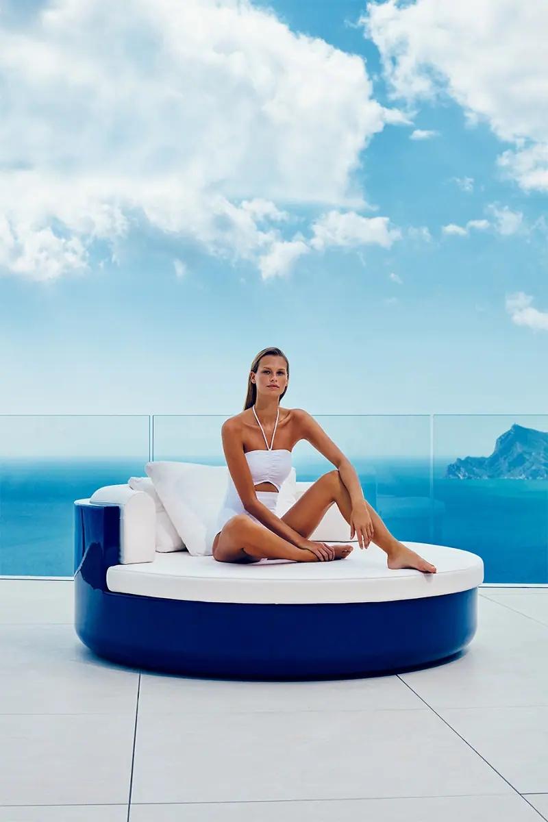 Spanish Vondom ULM Daybed Fixed Backrest – Ø180 cm / 70.9 in Diameter - Lacquered For Sale