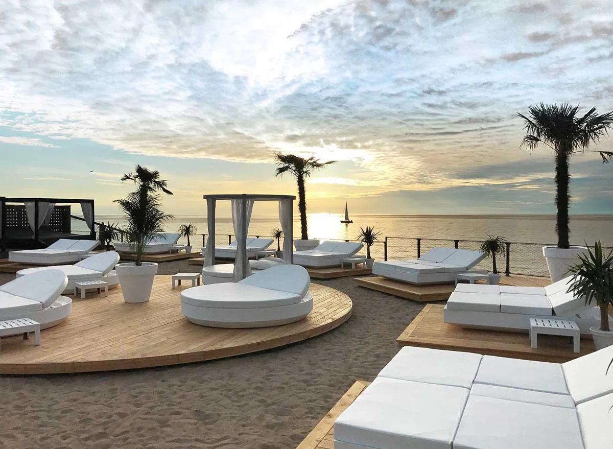 Vondom ULM Daybed Reclining Backrest – Ø180 cm / 70.9 in Diameter - Lacquered For Sale 3