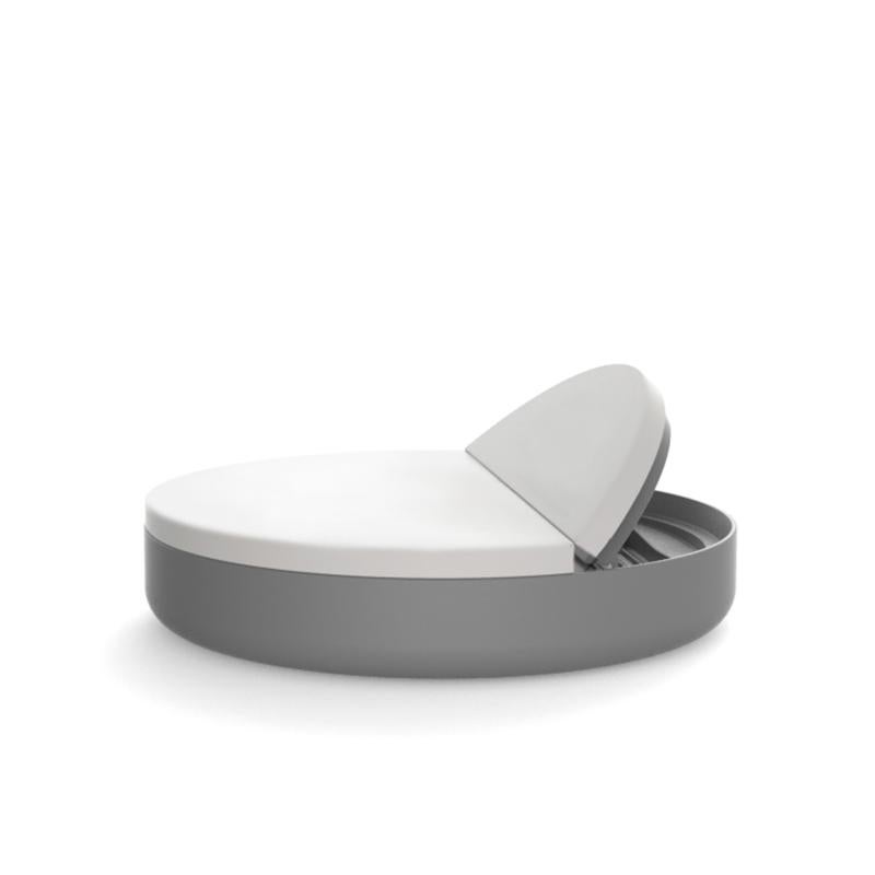 Product: Daybed / Lounge Furniture
Model/Brand: Vondom ULM Daybed Reclining Backrest
Designer: Ramón Esteve
Product Type: Outdoor & Indoor Lounge Daybed

Description:
Part of Vondom’s Ulm collection designed by Ramón Esteve, the ULM Daybed with