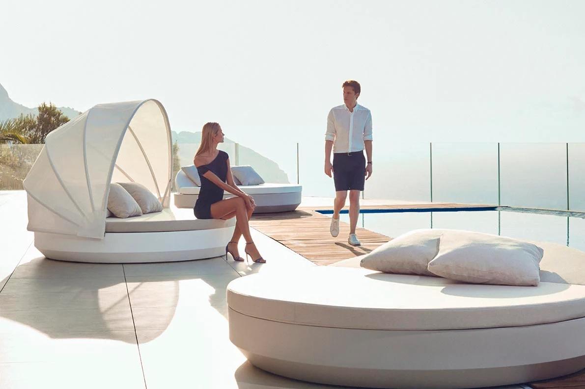 Product: Daybed / Lounge Furniture
Model/Brand: Vondom ULM Daybed Reclining Backrest with Folding Canopy
Designer: Ramón Esteve
Product Type: Outdoor & Indoor Lounge Daybed

Description:
Part of Vondom’s Ulm collection designed by Ramón Esteve, the