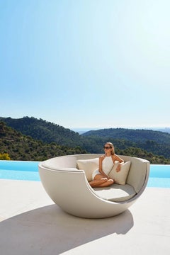Vondom ULM Moon Daybed – W218 / W85.8 in – Lacquered