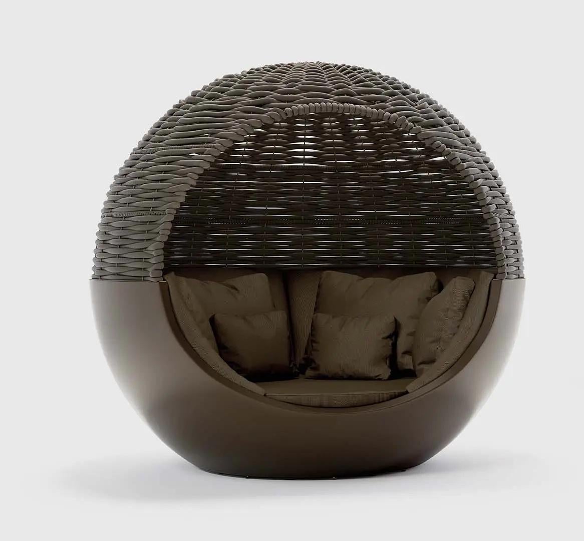 Prodotto: Lettino da giorno
Modello/marca: Vondom ULM Moon Daybed con parasole in corda intrecciata
Designer: Ramón Esteve
Tipo di prodotto: Lettino da esterno e interno

Descrizione:
Parte della collezione Ulm di Vondom, disegnata da Ramón Esteve,