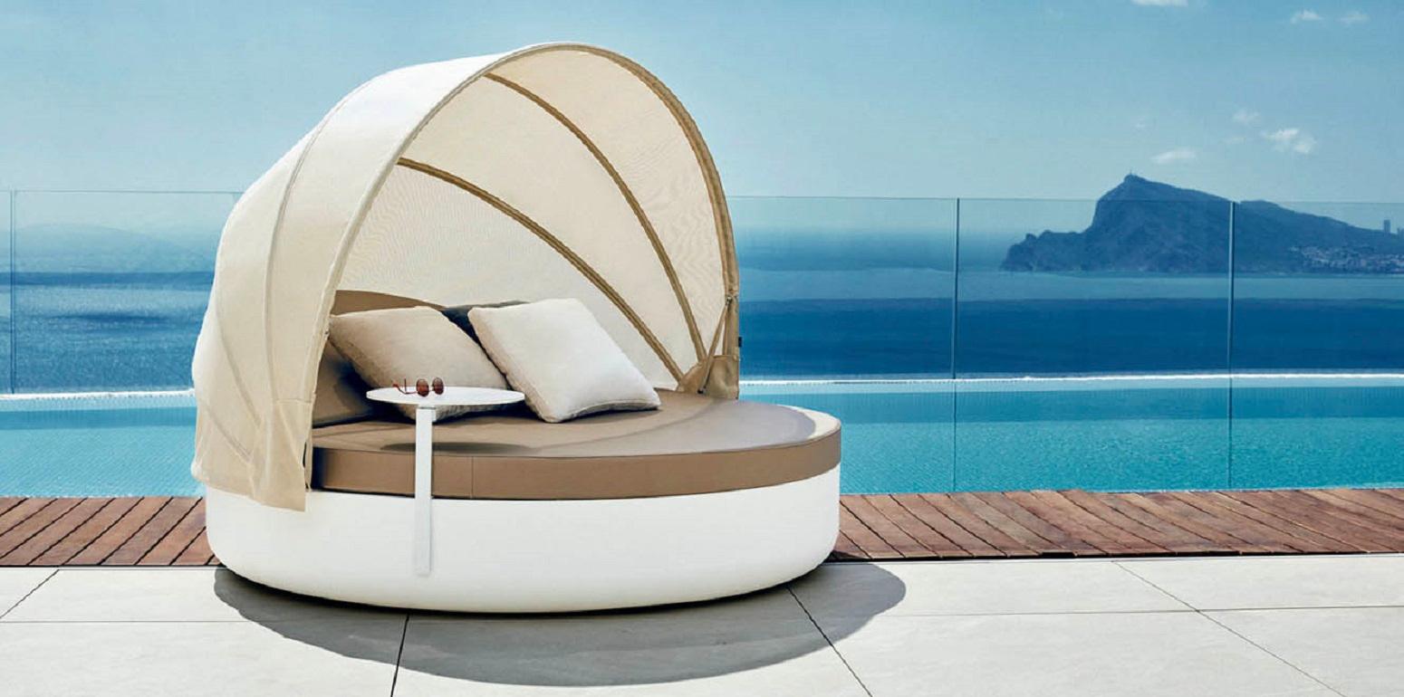 Moderne Méridienne ronde Vela avec dossier inclinable et baldaquin pliant par Vondom en vente