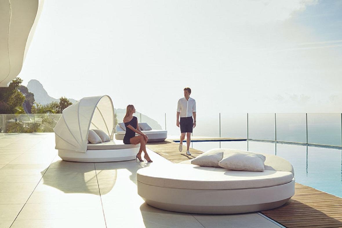 Modern Vondom Vela Round Daybed with Reclining Backrest and Folding Canopy For Sale