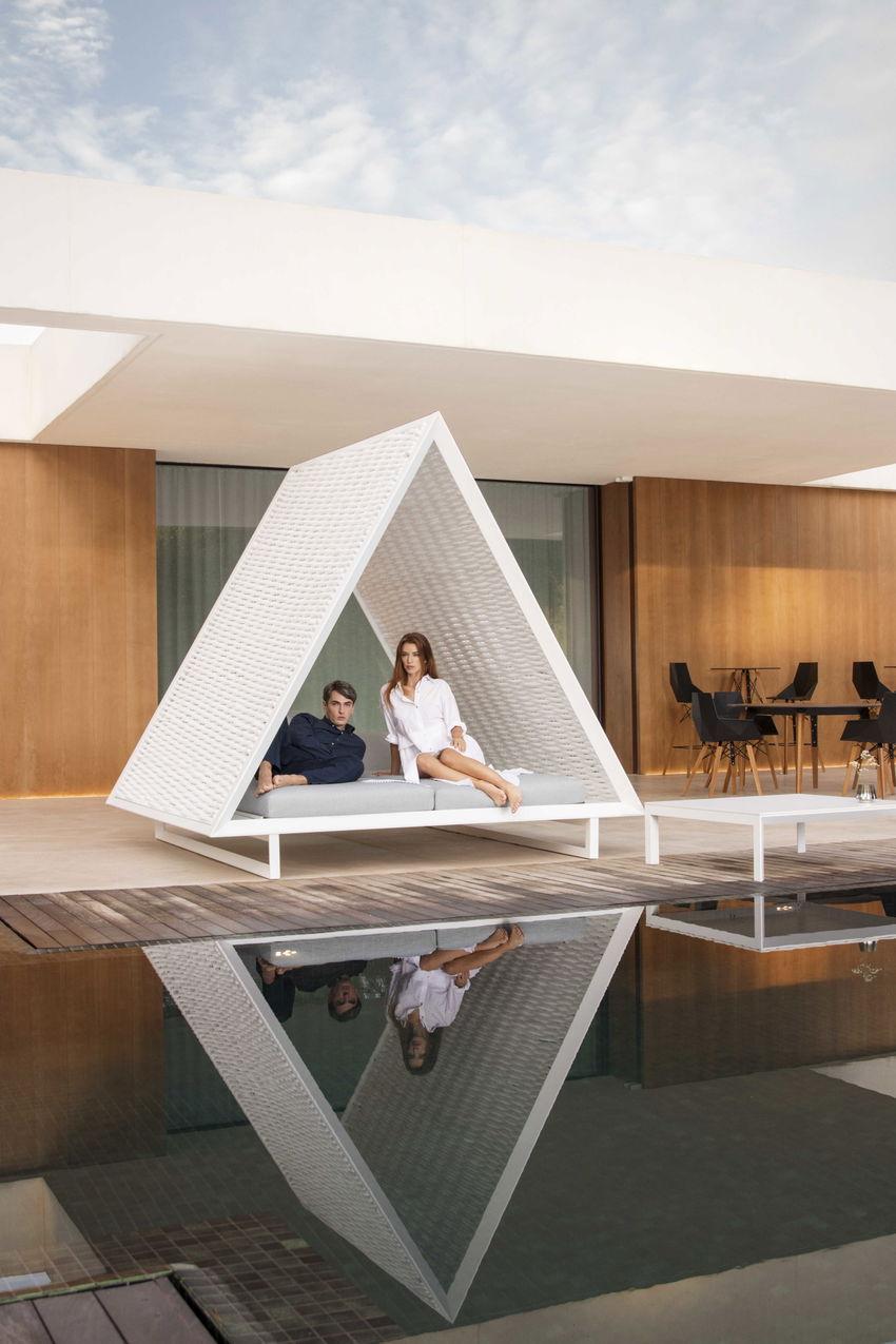 Alluminio Letto da giorno Vondom VINEYARD con tetto in corda intrecciata - Design di Ramón Esteve in vendita