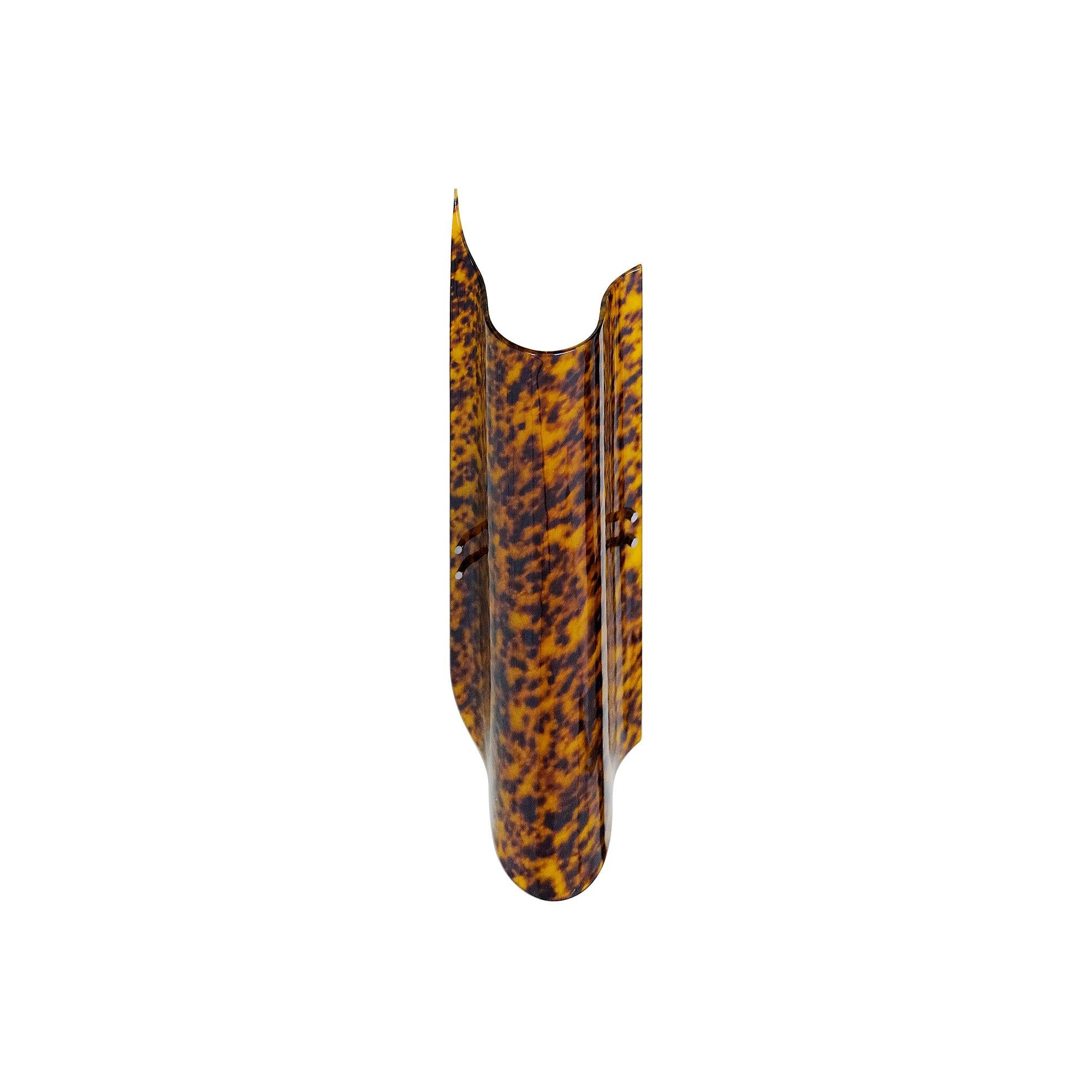 Italian Modern Wall Lamp 'VOODOO' in Tortoise Shell Effect  In New Condition For Sale In Concordia Sagittaria, Veneto