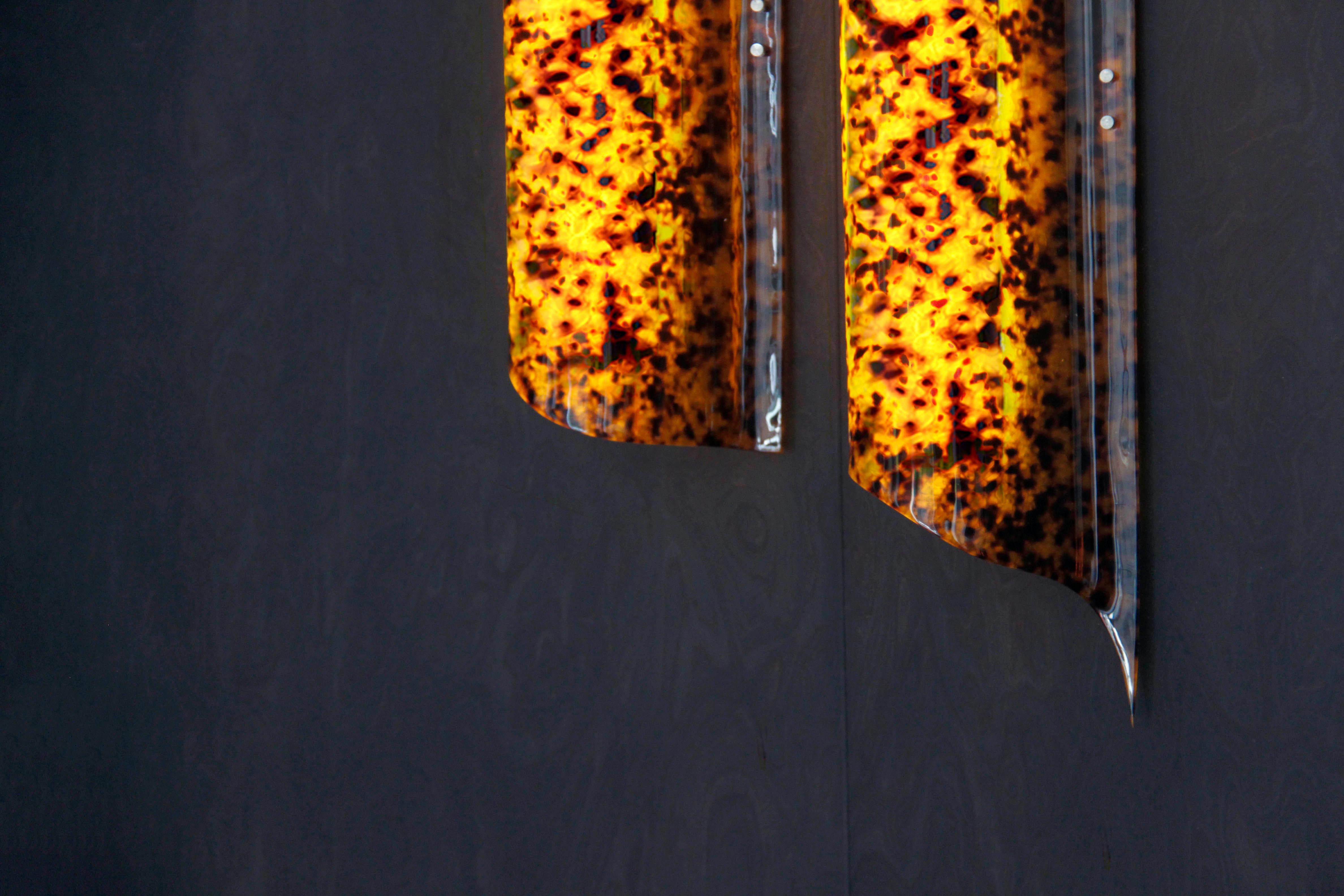 Italian Modern Wall Lamp 'VOODOO' in Tortoise Shell Effect For Sale 2