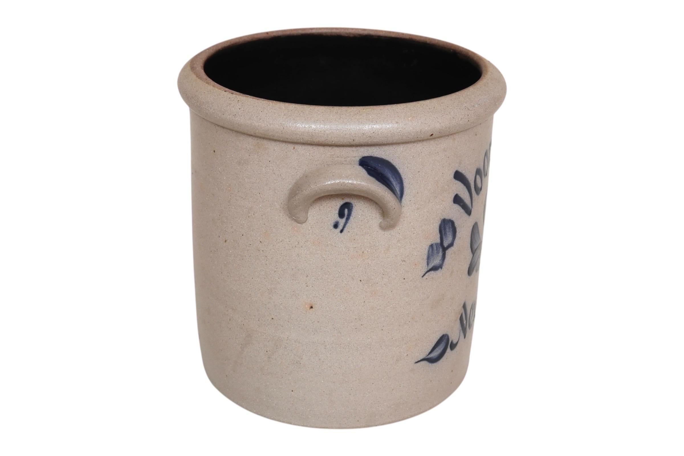 Americano Vaso di terracotta di Voorheesville New York in vendita