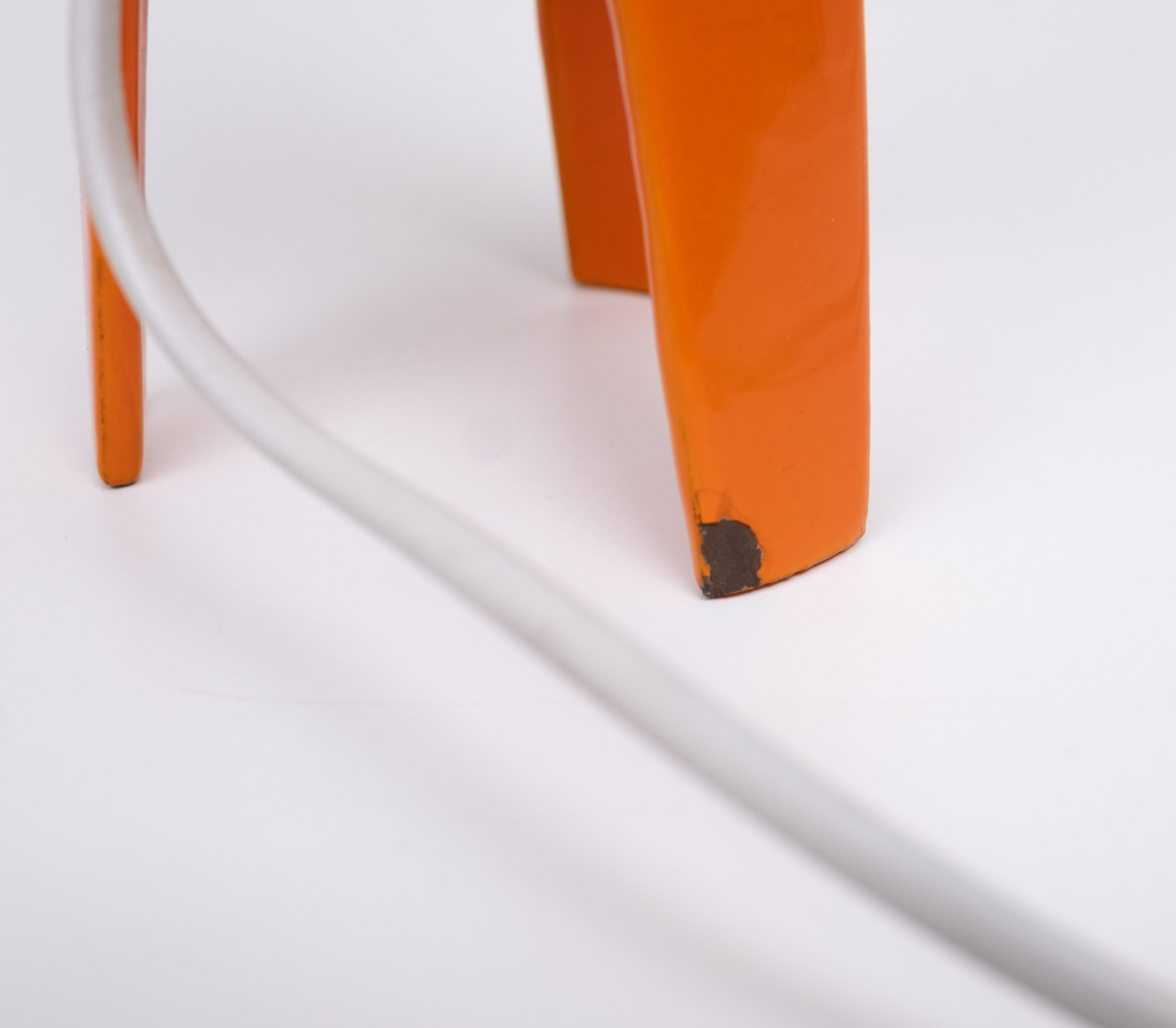 Ensemble unique de lampes de table . émail orange brillant ,très inhabituel
et rares .  Accessoires en bakélite . signé . 1 navire voir  photos.
fabriqué par Voss Belysning  Danemark  1950s 