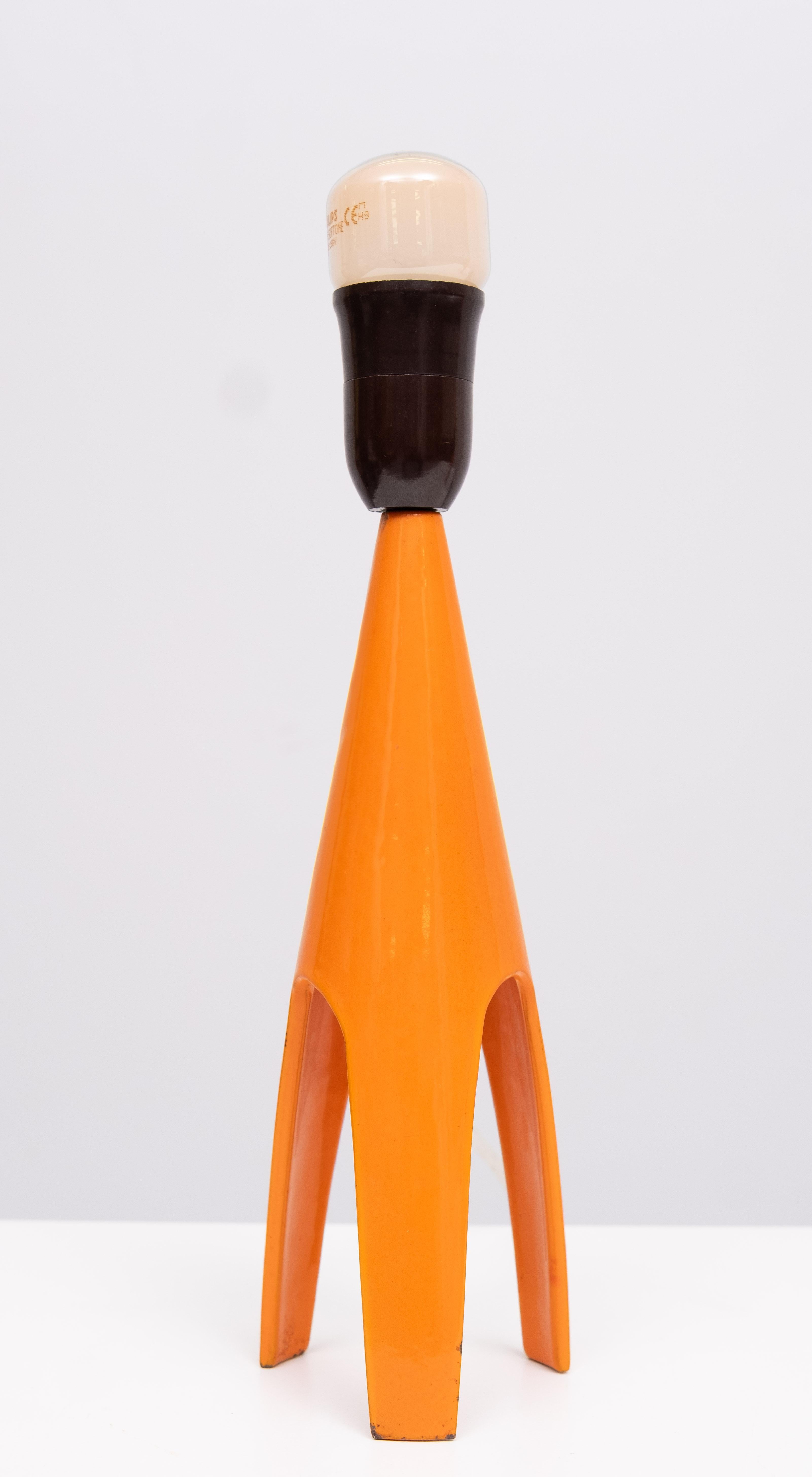 Mid-Century Modern Voss Belysning  Lampes de table en émail orange 1950 Danemark en vente