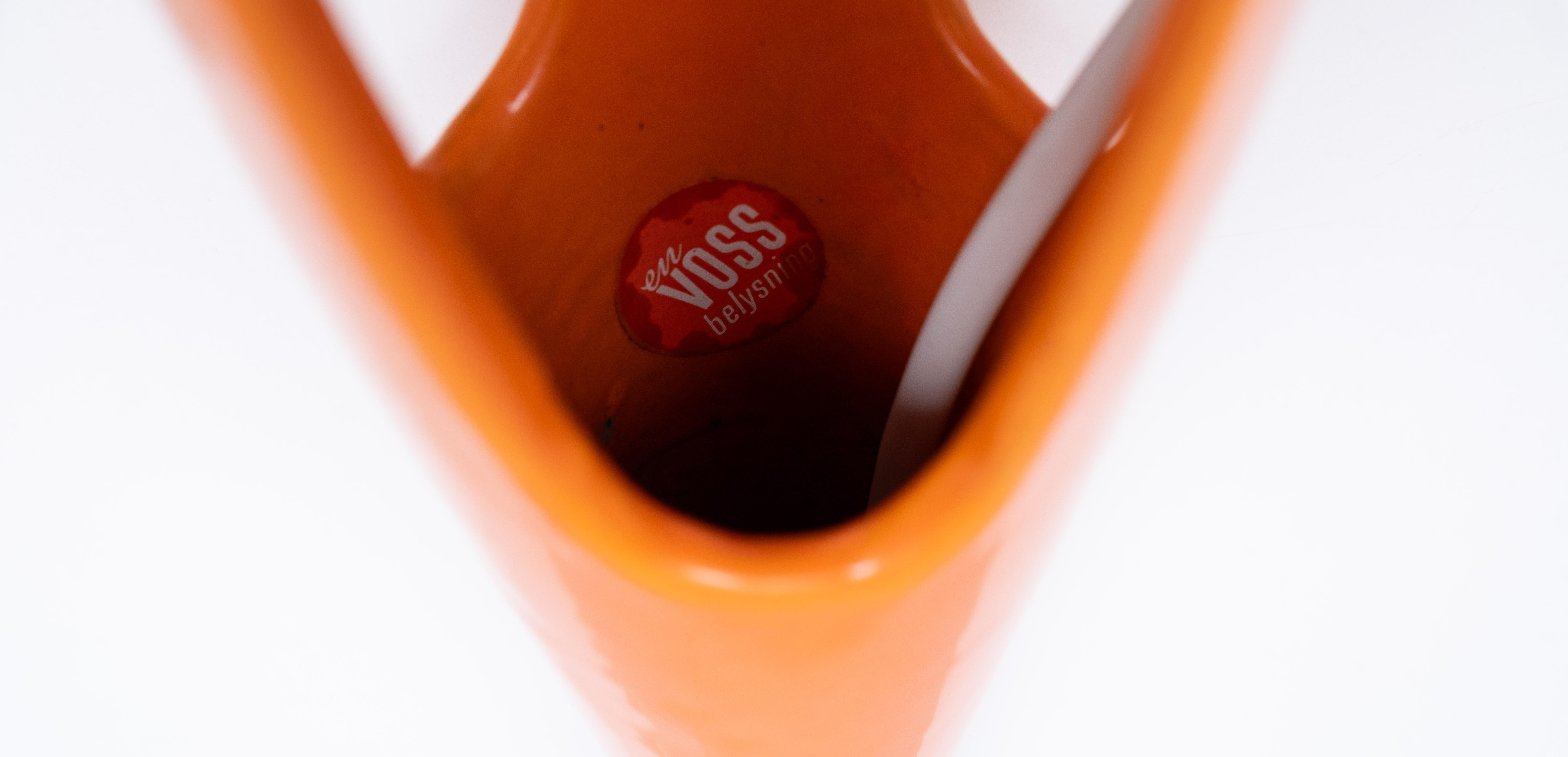 Milieu du XXe siècle Voss Belysning  Lampes de table en émail orange 1950 Danemark en vente