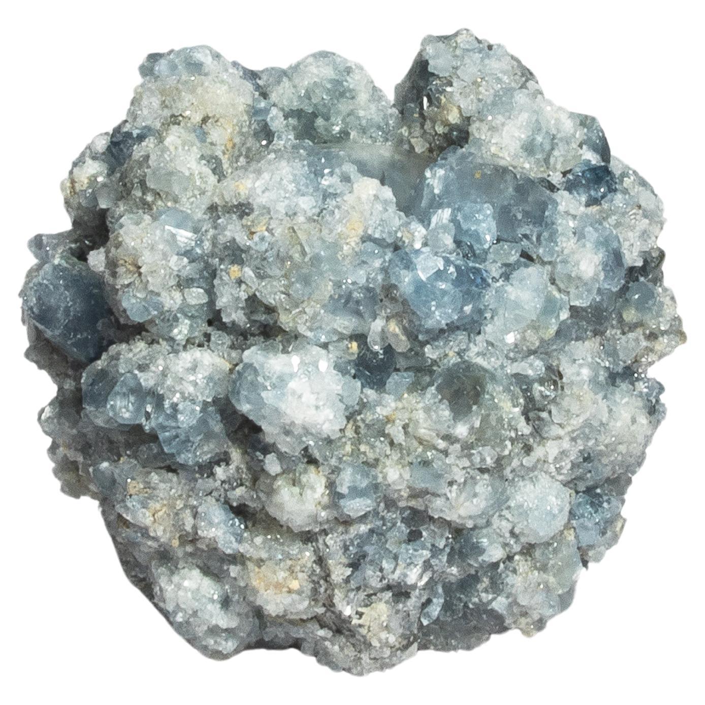 Laissez-vous séduire par l'allure captivante de la Collection Rock Crystal de Kathryn McCoy, un chef-d'œuvre qui allie harmonieusement la beauté brute de la nature à un savoir-faire artisanal exquis. Disponible en différentes tailles et