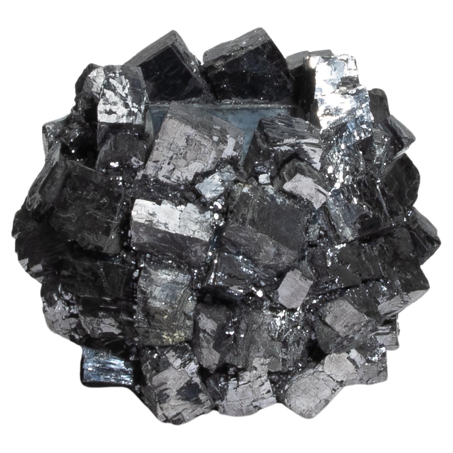 Lassen Sie sich von der fesselnden Anziehungskraft der Rock Crystal Collection von Kathryn McCoy verzaubern, einem Meisterwerk, das die raue Schönheit der Natur nahtlos mit exquisiter Handwerkskunst verbindet. Dieser Votivhalter ist in verschiedenen