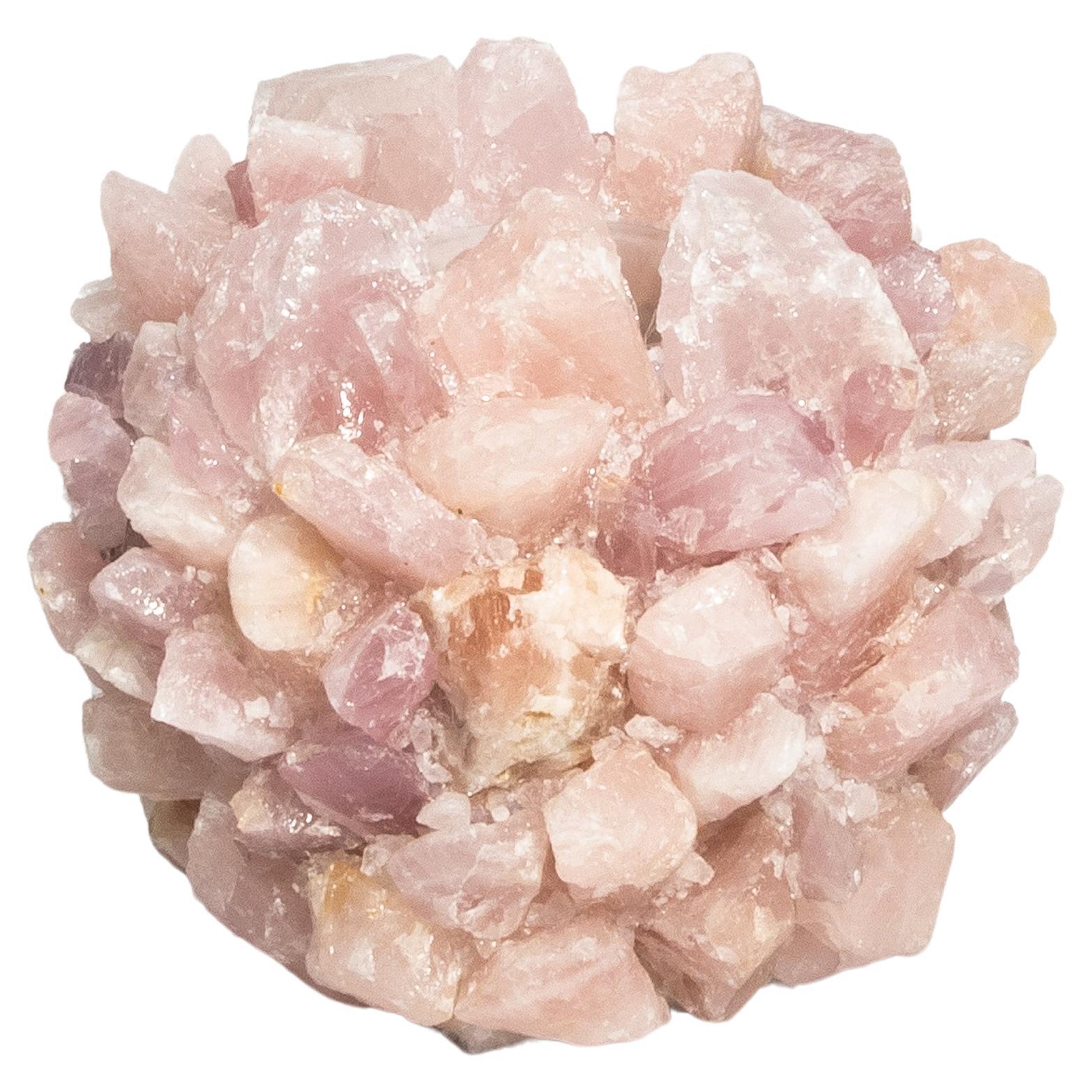 Laissez-vous séduire par l'allure captivante de la Collection Rock Crystal de Kathryn McCoy, un chef-d'œuvre qui allie harmonieusement la beauté brute de la nature à un savoir-faire artisanal exquis. Disponible en différentes tailles et