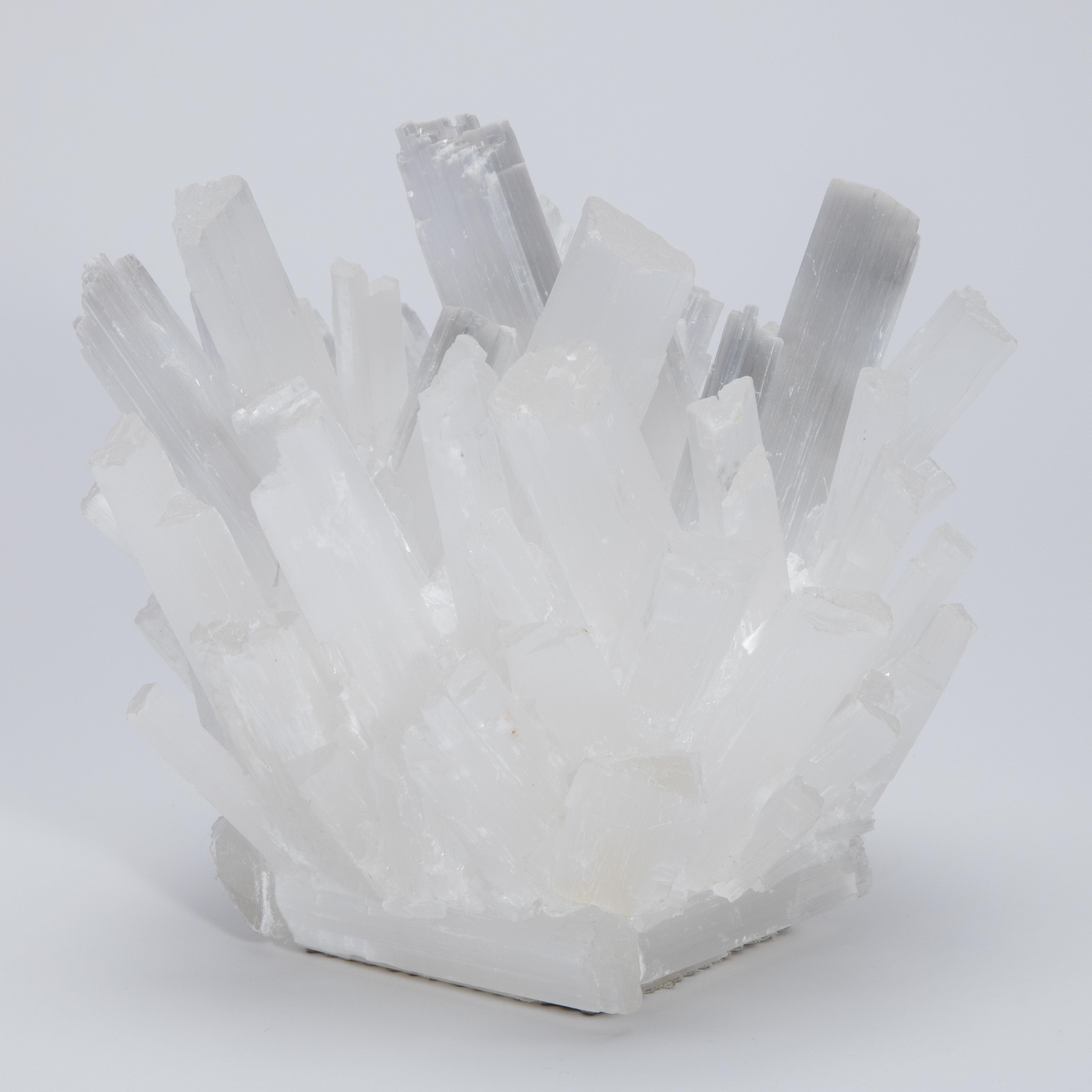 Fatto a mano Portavoci in selenite classica di Kathryn McCoy in vendita