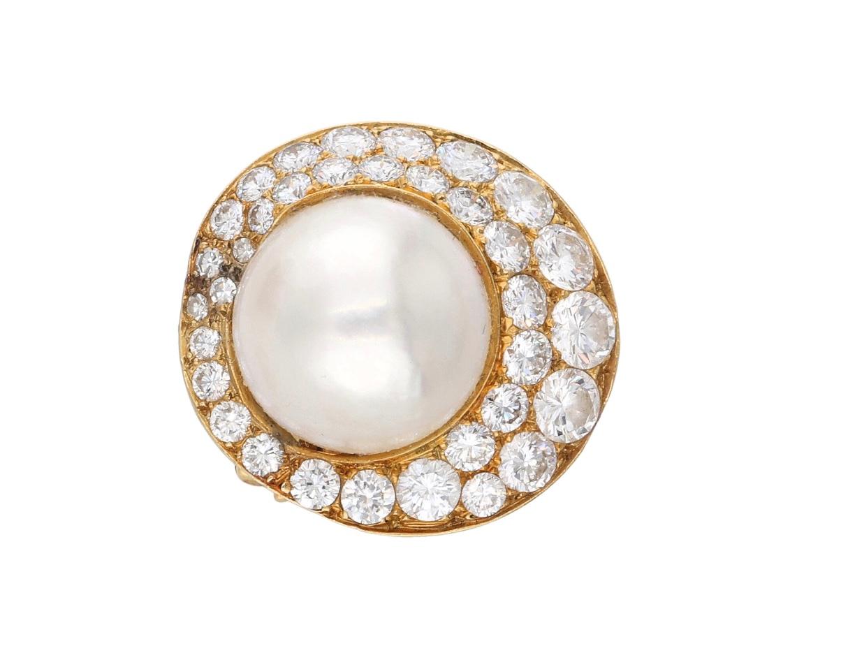Vourakis Gold, Cultured Pearl, and Diamond Ear Clips In Excellent Condition In New York, NY