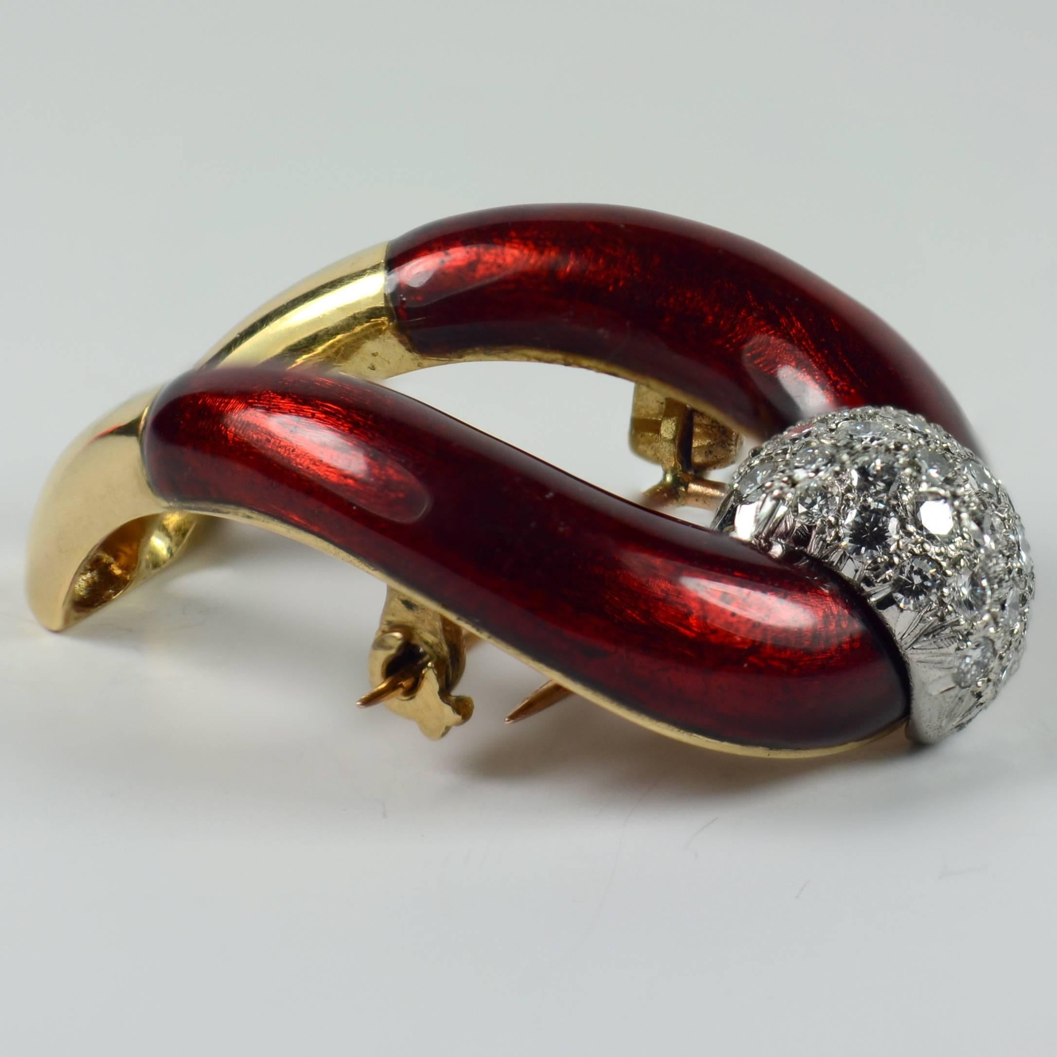 Vourakis Rote Emaille-Diamant-Goldschnalle-Brosche für Damen oder Herren im Angebot
