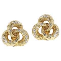 Pendientes Vourakis de oro texturado y diamantes en forma de trinidad, 18k