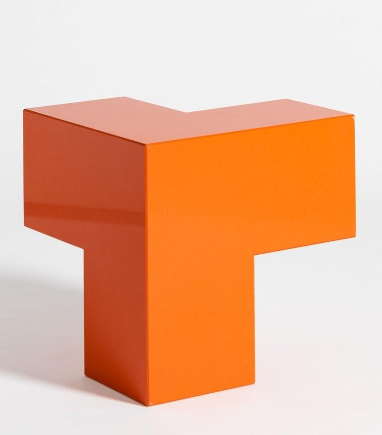 21st Century Modern Stone Composite Coffee/Side Table in Orange (medium size) In New Condition For Sale In Nelas, PT