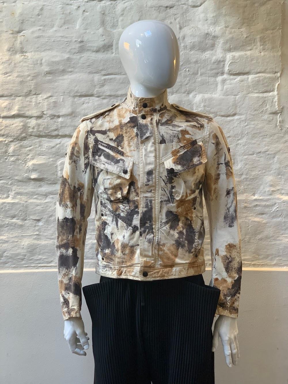 Voyage 90s Paint Print Jacket made in the UK from cotton. 

The notorious Fulham Road boutique Voyage was founded in 1991 by the then husband and wife team of Tiziano and Louise Mazzilli, the Voyage label kick-started the craze for boho chic.

Every