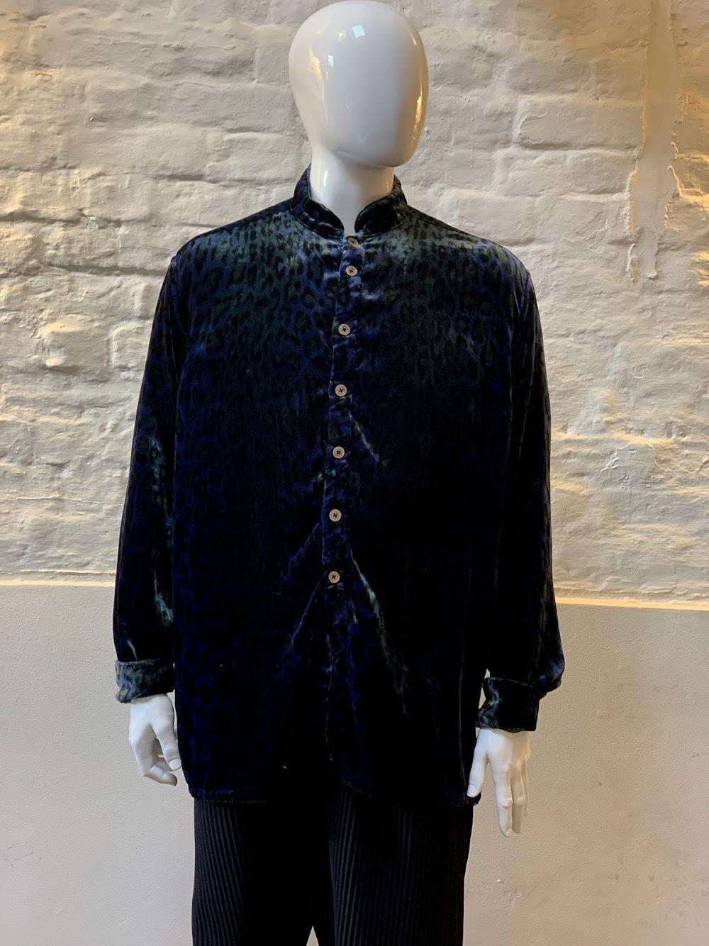 Voyage 90s Velvet Leopard Shirt made in the UK. 

The notorious Fulham Road boutique Voyage was founded in 1991 by the then husband and wife team of Tiziano and Louise Mazzilli, the Voyage label kick-started the craze for boho chic.

Every piece in