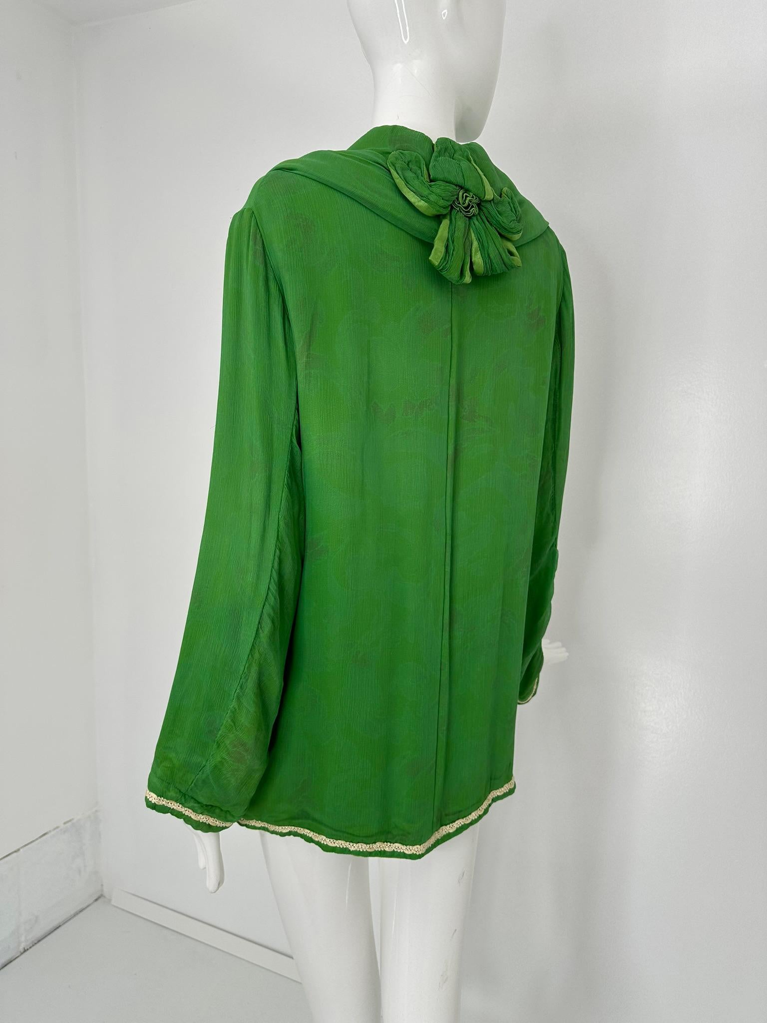 Voyage Invierte en la Original Chaqueta de Seda y Terciopelo Verde Brillante con OS de Lily en venta 4