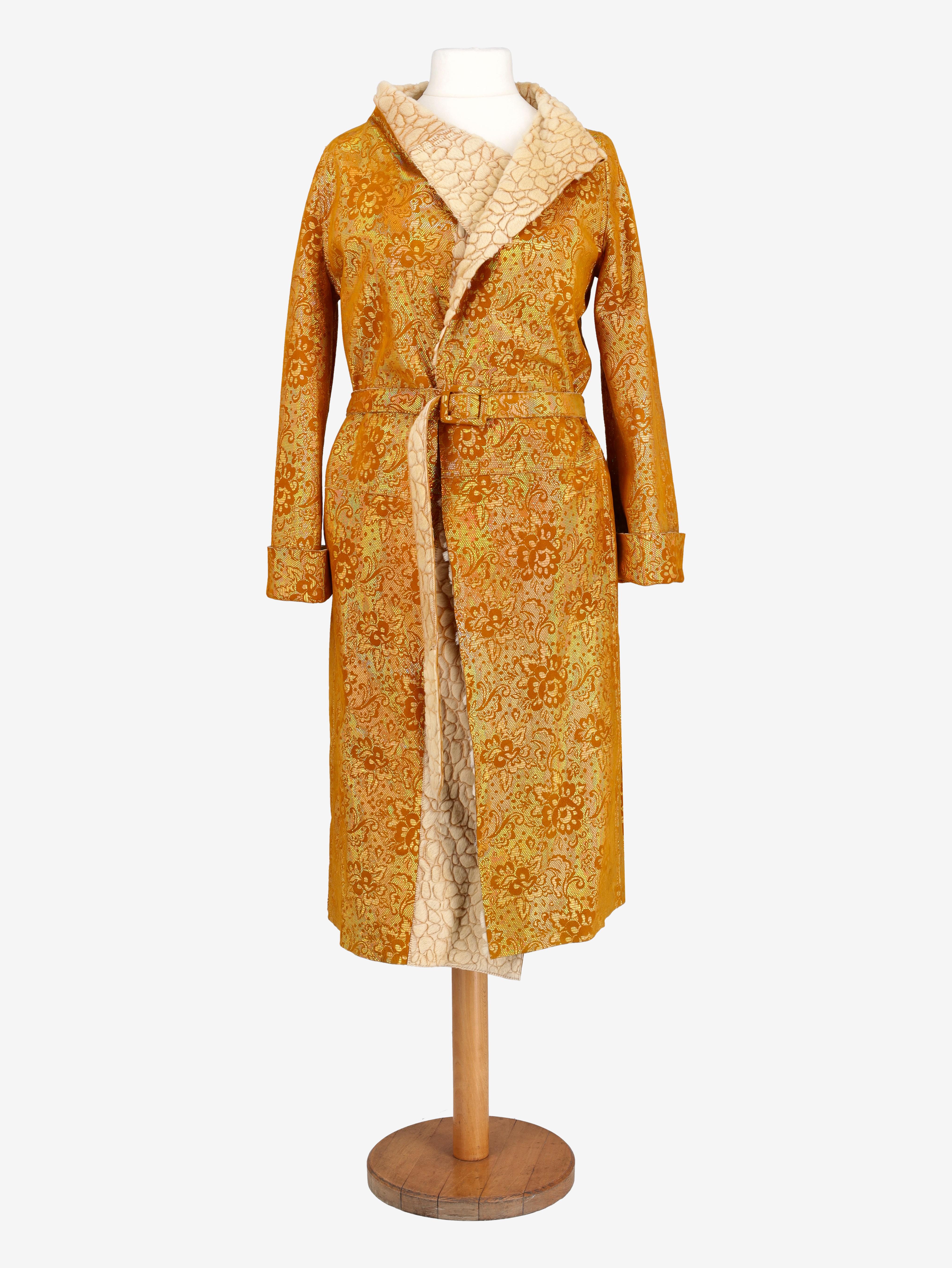 Voyage Invest In The Original Lambskin Coat is a rare camel-colored lambskin garment with all over gold damask prints pattern. Fur lining, buttonless belt closure.

CONDITION
Very good vintage condition

LABEL
Voyage Invest In The Original - Made in