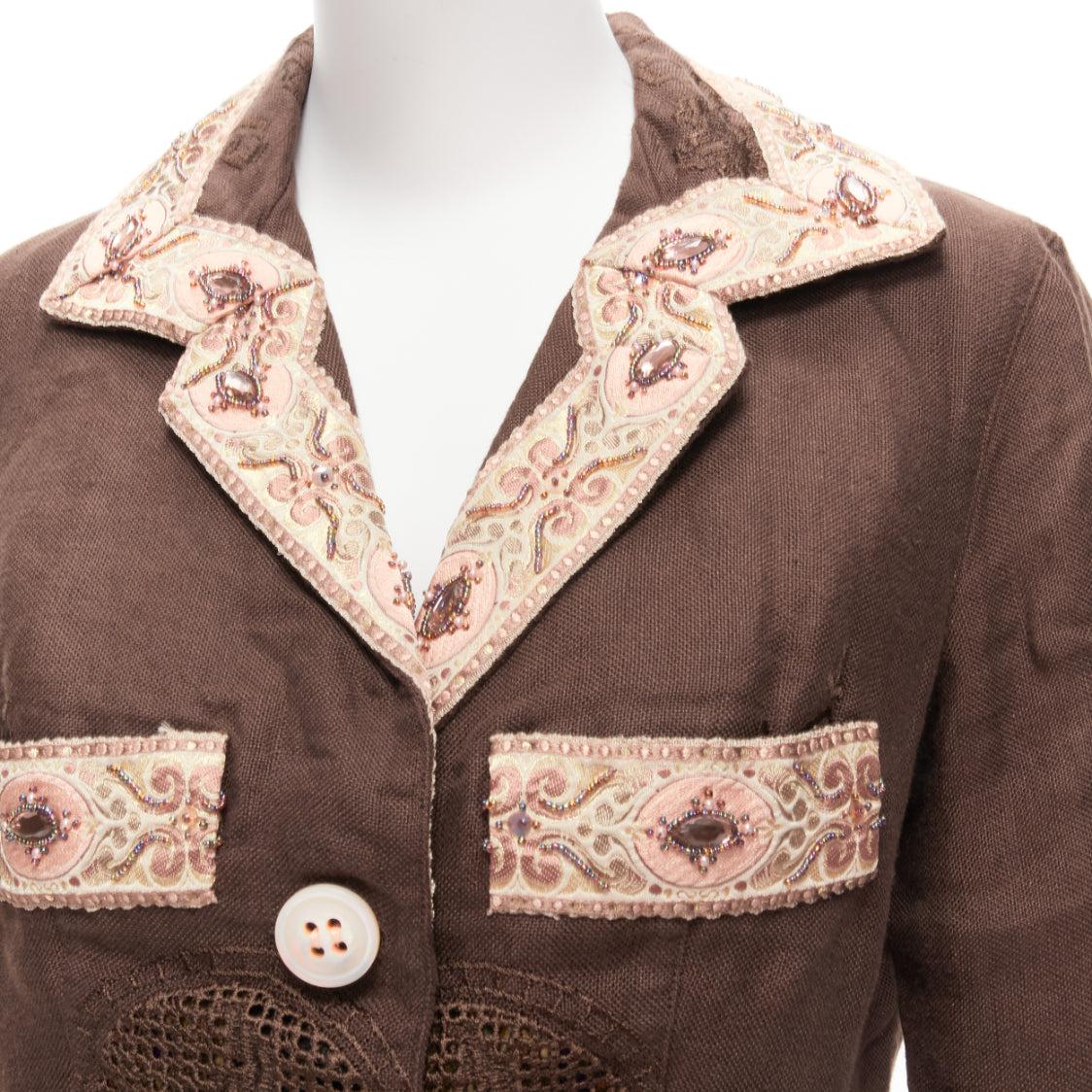 VOYAGE INVEST IN THE ORIGINAL LONDON beige embroidery beaded brown linen cotton blazer M
Reference: GIYG/A00320
Brand: VOYAGE INVEST IN THE ORIGINAL LONDON
Material: Linen, Cotton
Color: Brown, Beige
Pattern: Solid
Closure: Button
Lining: