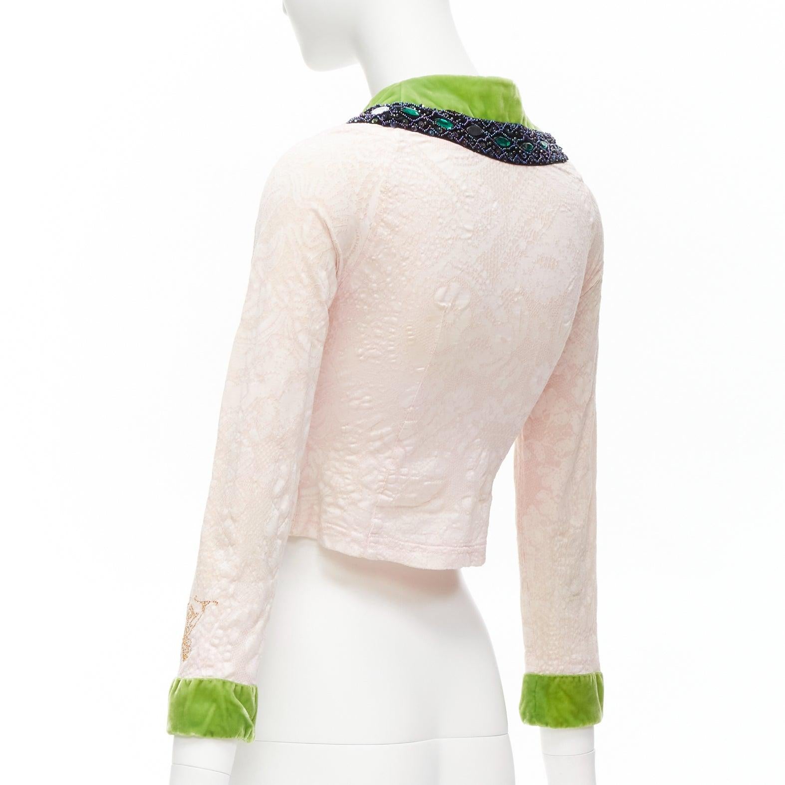 VOYAGE INVEST IN THE ORIGINAL LONDON veste en velours vert rose à perles en dentelle M en vente 2