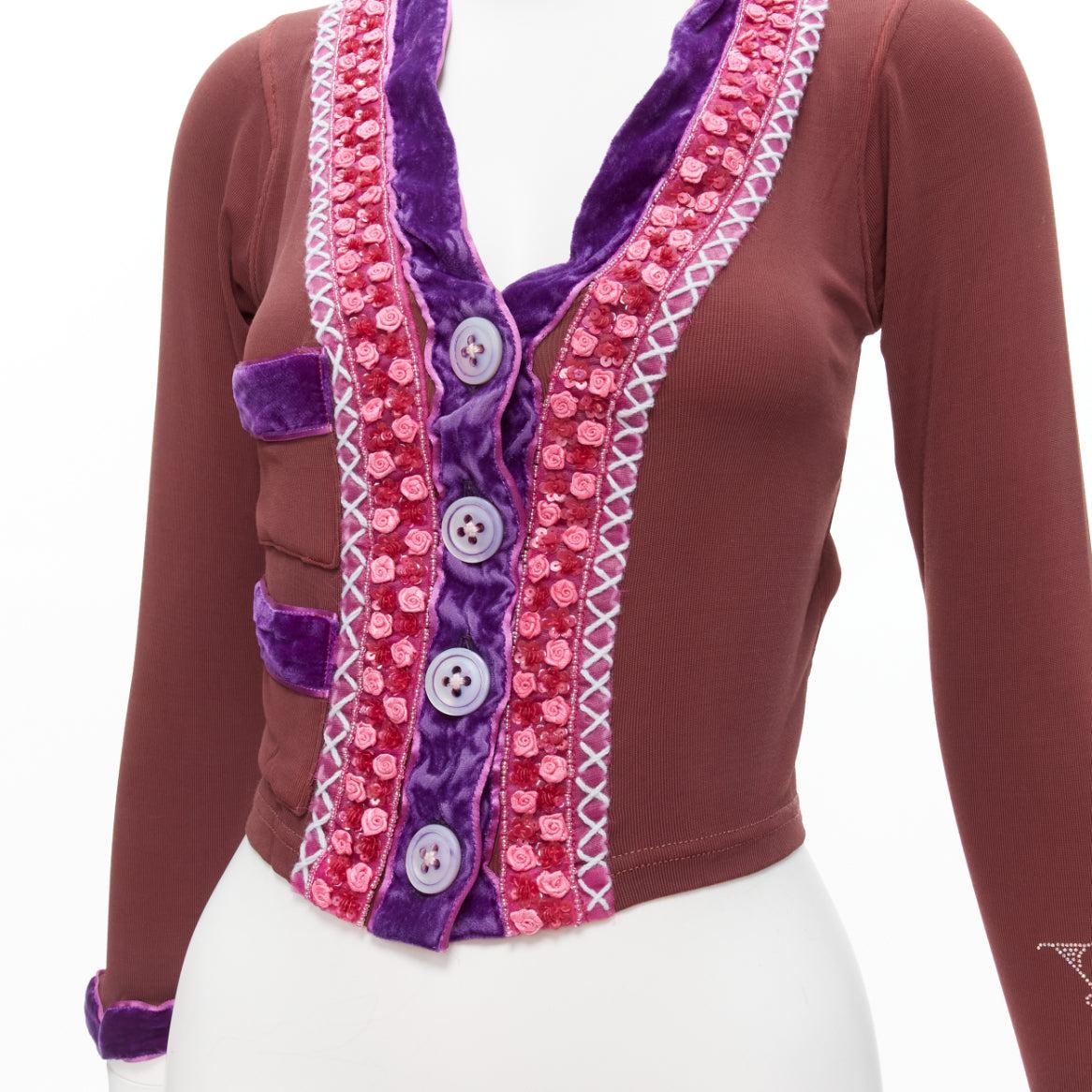 VOYAGE INVEST IN THE ORIGINAL LONDON purple velvet pink beads brown cardigan M
Reference: GIYG/A00326
Brand: VOYAGE INVEST IN THE ORIGINAL LONDON
Material: Rayon, Blend
Color: Brown, Purple
Pattern: Solid
Closure: Button
Extra Details: Purple velvet