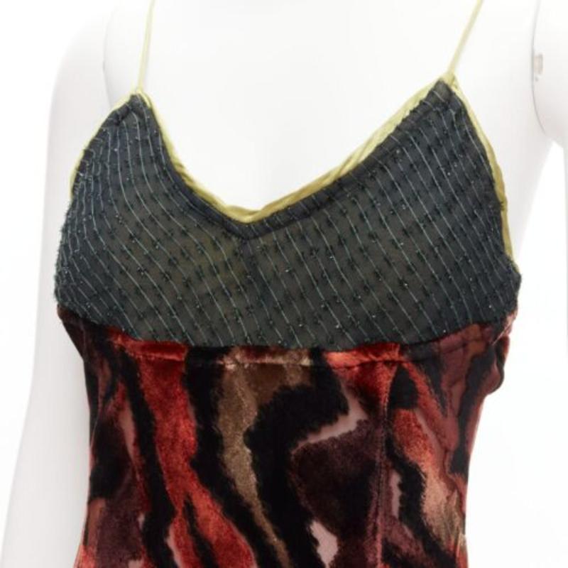VOYAGE INVEST IN THE ORIGINAL LONDON red swirl velvet embroidered slip dress
Reference: GIYG/A00371
Brand: Invest in the original Voyage
Material: Rayon, Silk
Color: Green, Brown
Pattern: Solid
Closure: Button
Lining: Green Fabric
Extra Details: