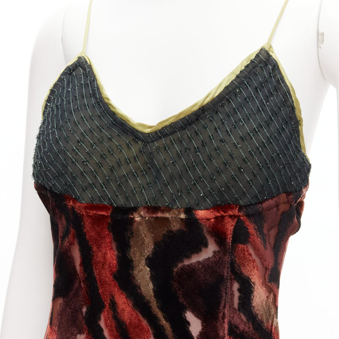 VOYAGE INVEST IN THE ORIGINAL LONDON red swirl velvet sheer grey embroidered bust slip dress
Reference: GIYG/A00371
Brand: Invest in the original
Material: Rayon, Silk
Color: Green, Brown
Pattern: Solid
Closure: Button
Lining: Green Fabric
Extra