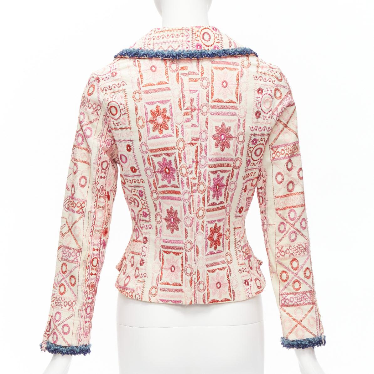 VOYAGE INVEST IN THE ORIGINAL LONDON white embroidered boucle trim fitted jacket For Sale 1